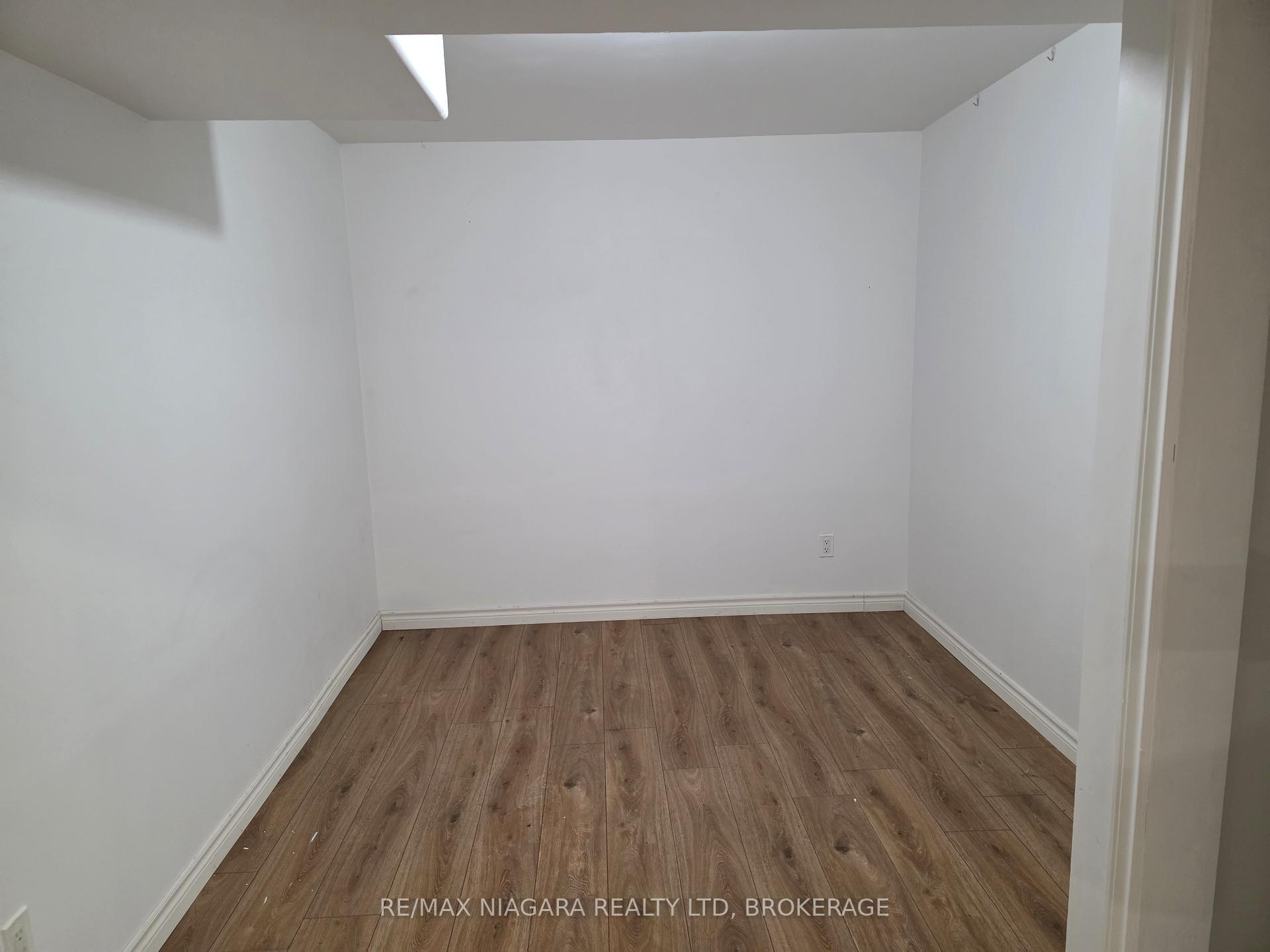Photo 10 of Unit Lower Level, 8383 Heikoop Crescent, Niagara Falls, Forestview — HOMEH