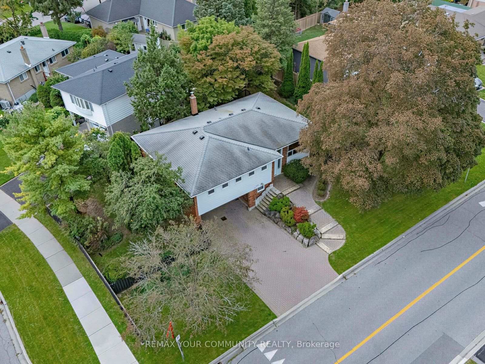 Photo 3 of 182 Bay Thorn Drive, Markham, Royal Orchard — HOMEH