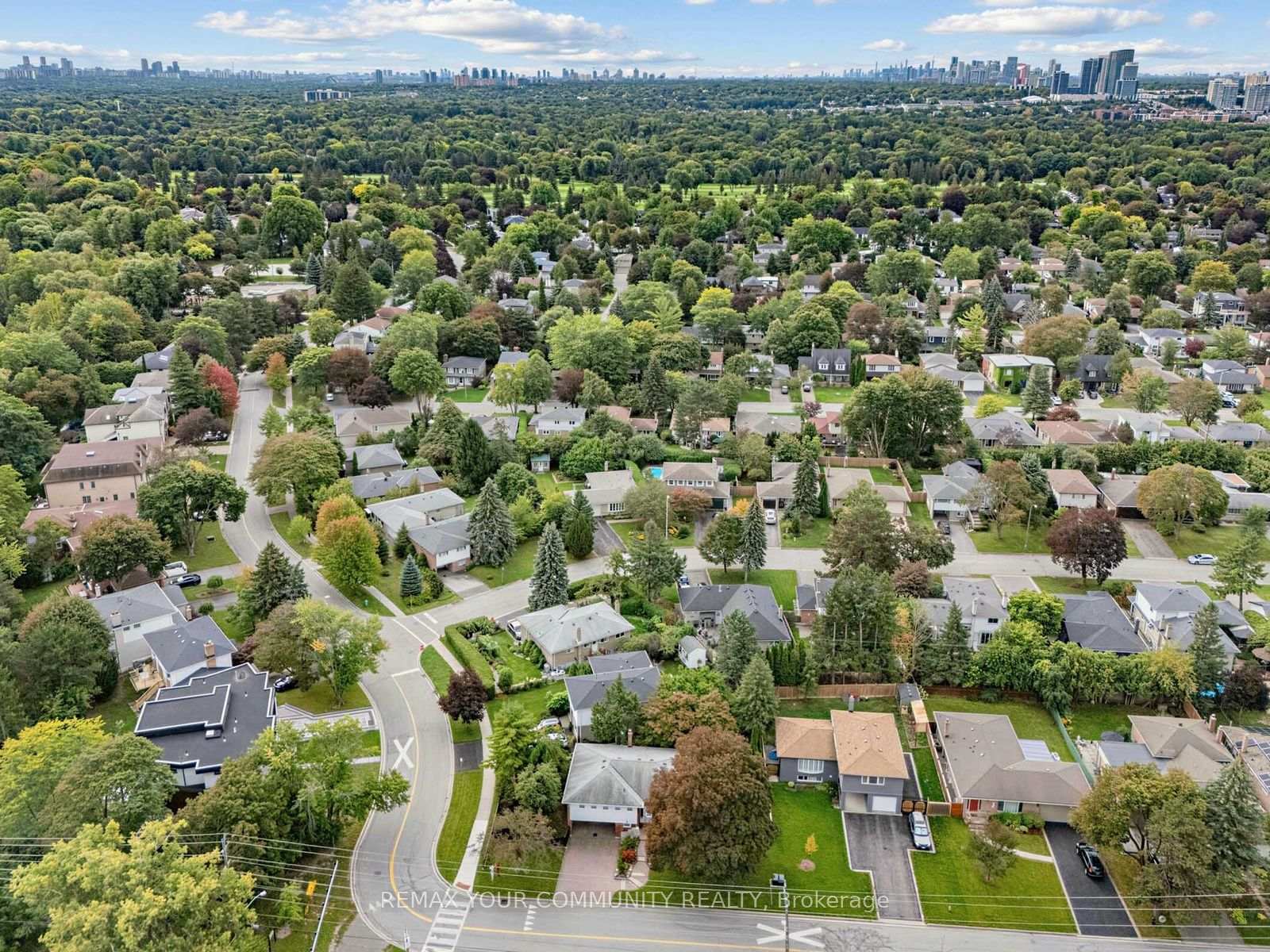 Photo 4 of 182 Bay Thorn Drive, Markham, Royal Orchard — HOMEH