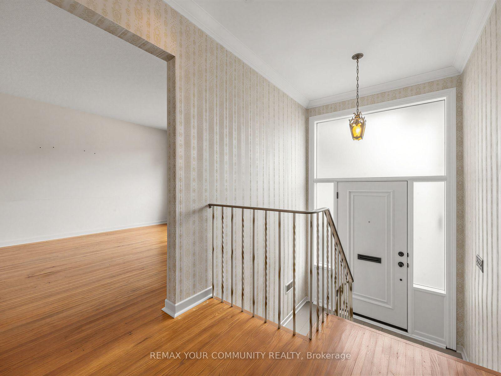 Photo 5 of 182 Bay Thorn Drive, Markham, Royal Orchard — HOMEH