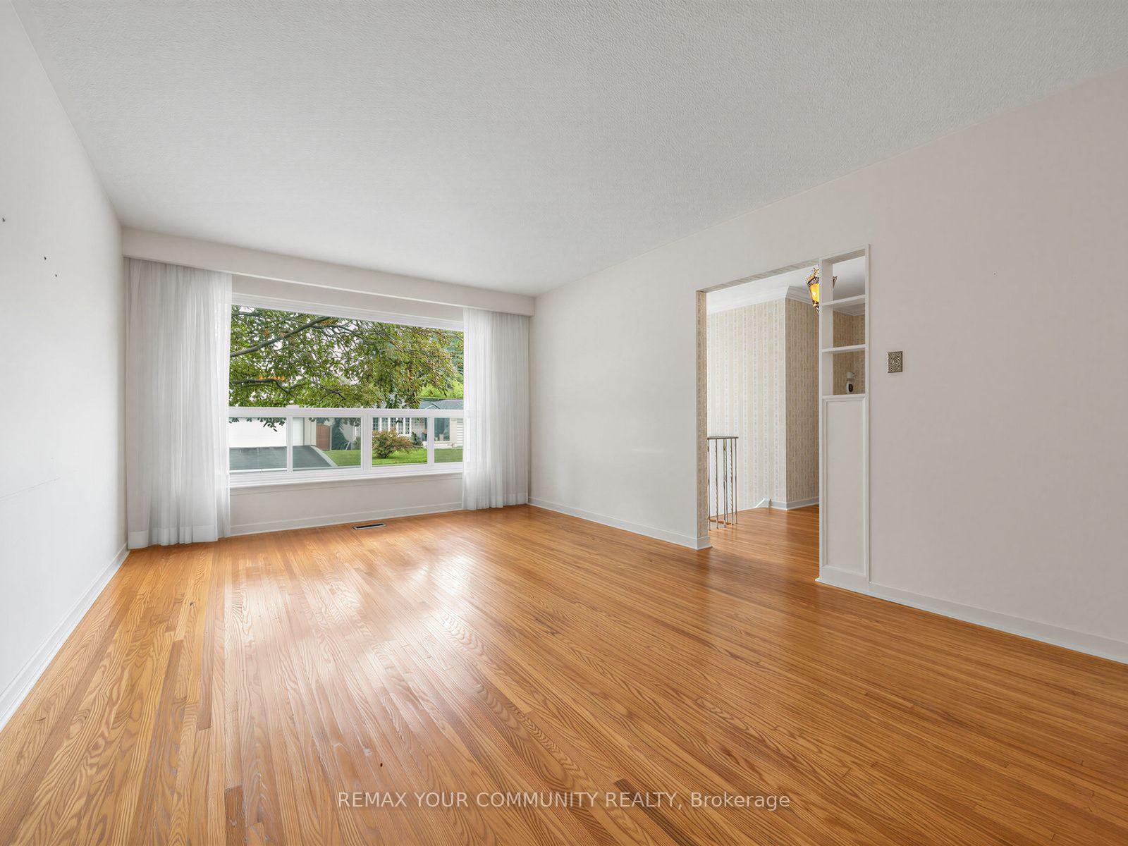 Photo 9 of 182 Bay Thorn Drive, Markham, Royal Orchard — HOMEH