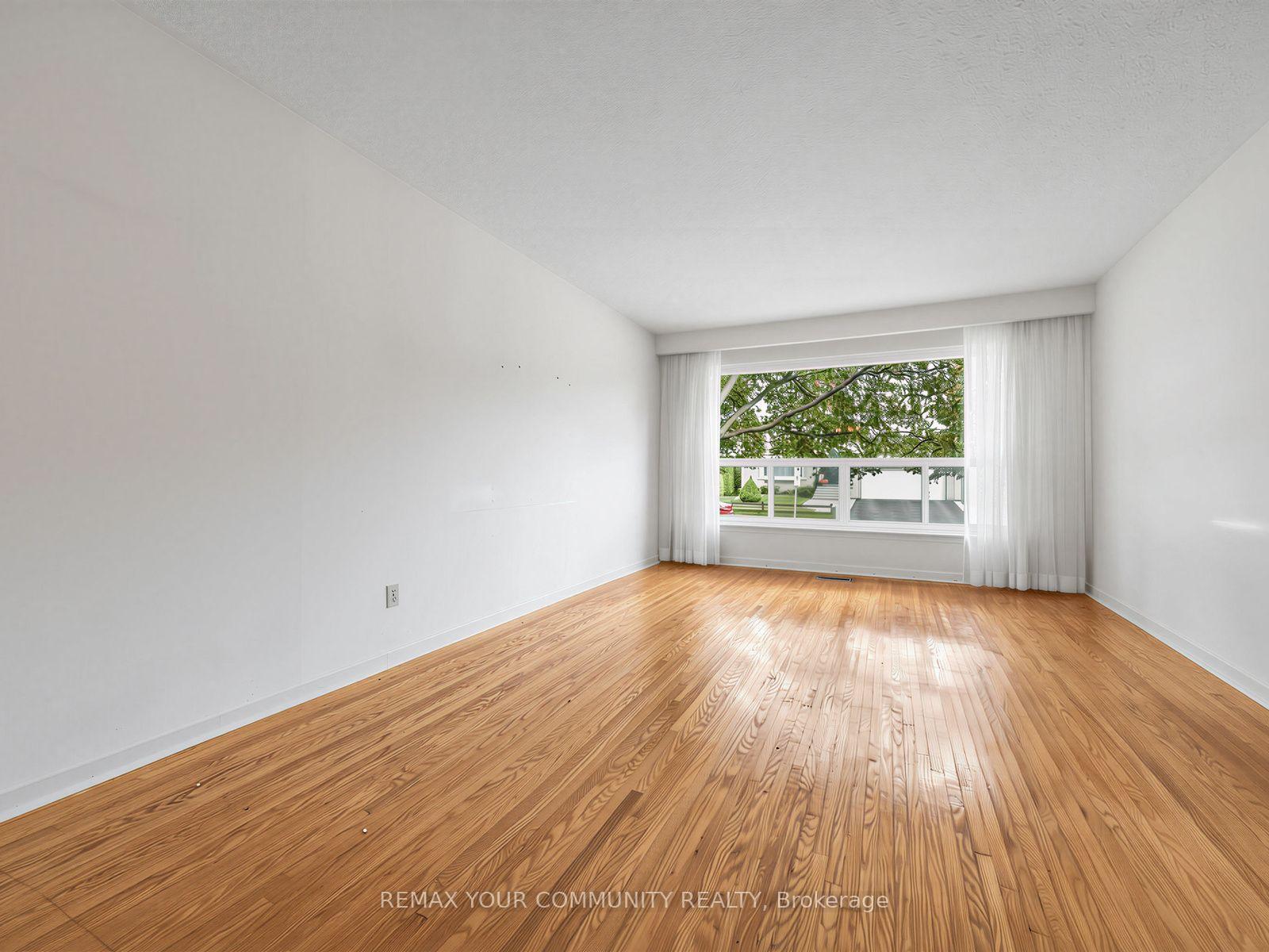Photo 10 of 182 Bay Thorn Drive, Markham, Royal Orchard — HOMEH