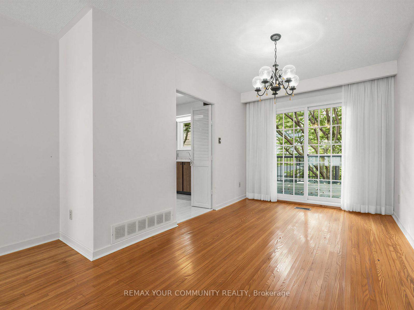 Photo 11 of 182 Bay Thorn Drive, Markham, Royal Orchard — HOMEH