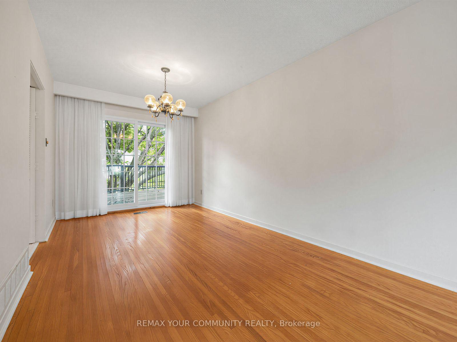 Photo 12 of 182 Bay Thorn Drive, Markham, Royal Orchard — HOMEH