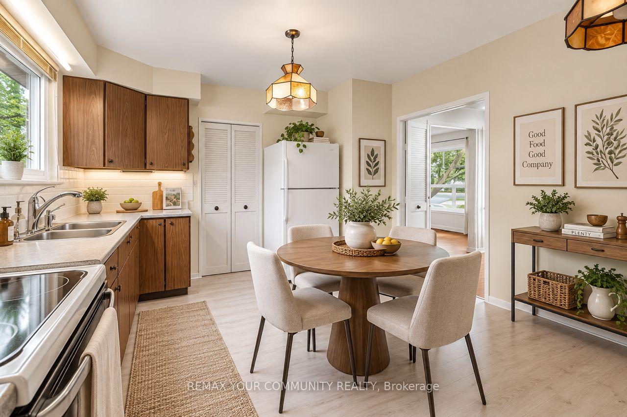 Photo 14 of 182 Bay Thorn Drive, Markham, Royal Orchard — HOMEH