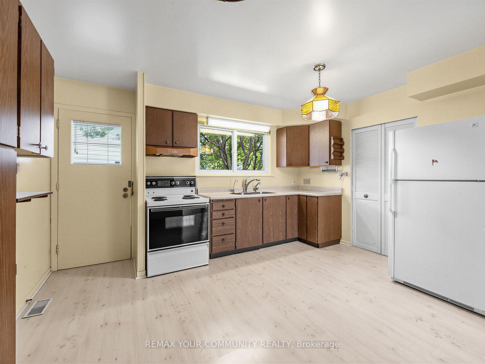 Photo 17 of 182 Bay Thorn Drive, Markham, Royal Orchard — HOMEH