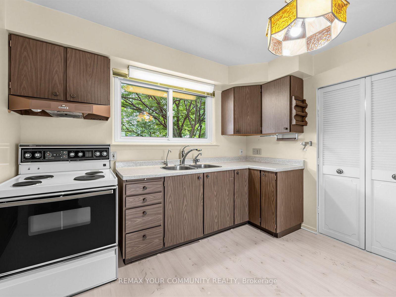 Photo 18 of 182 Bay Thorn Drive, Markham, Royal Orchard — HOMEH