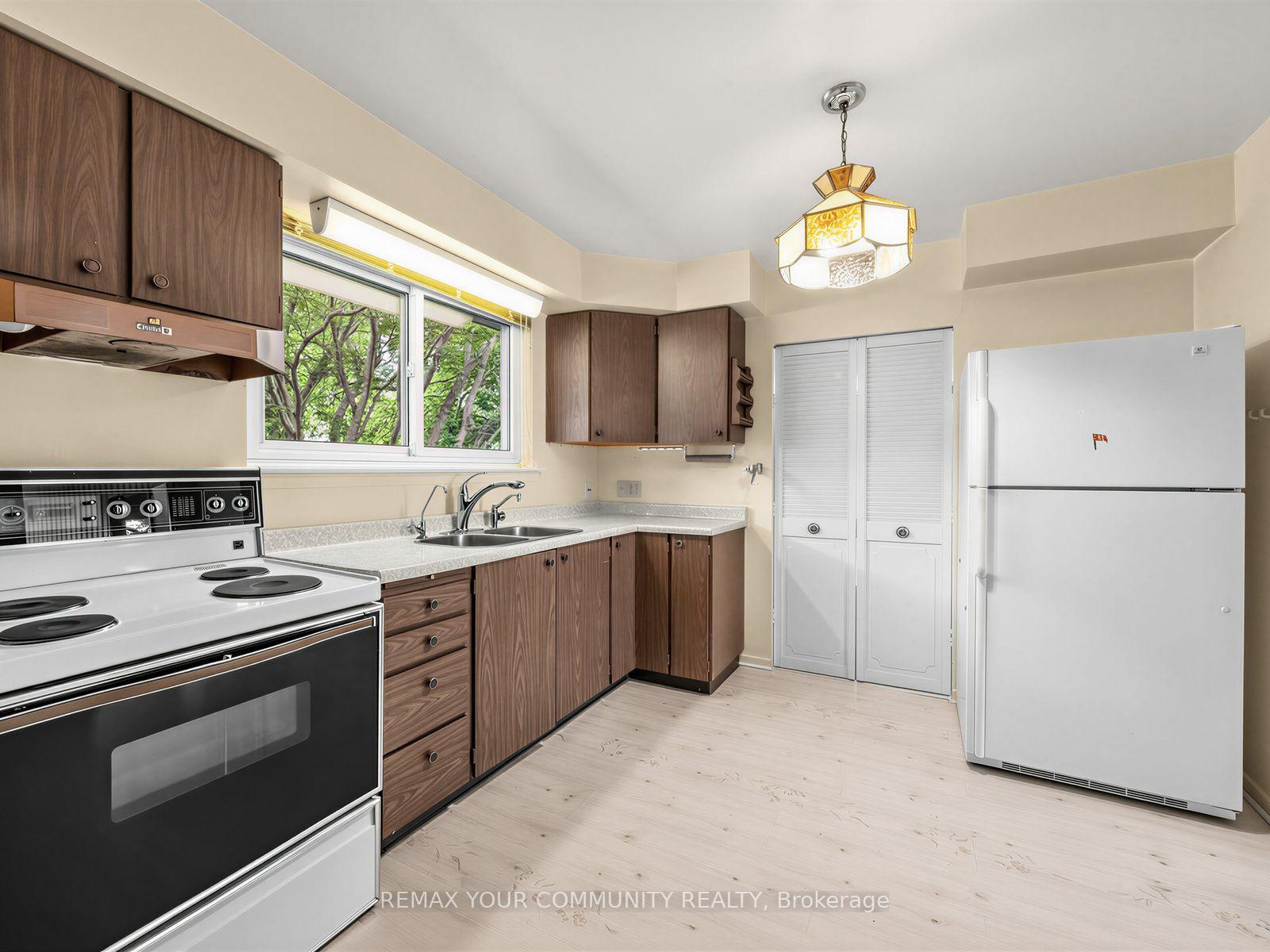 Photo 19 of 182 Bay Thorn Drive, Markham, Royal Orchard — HOMEH
