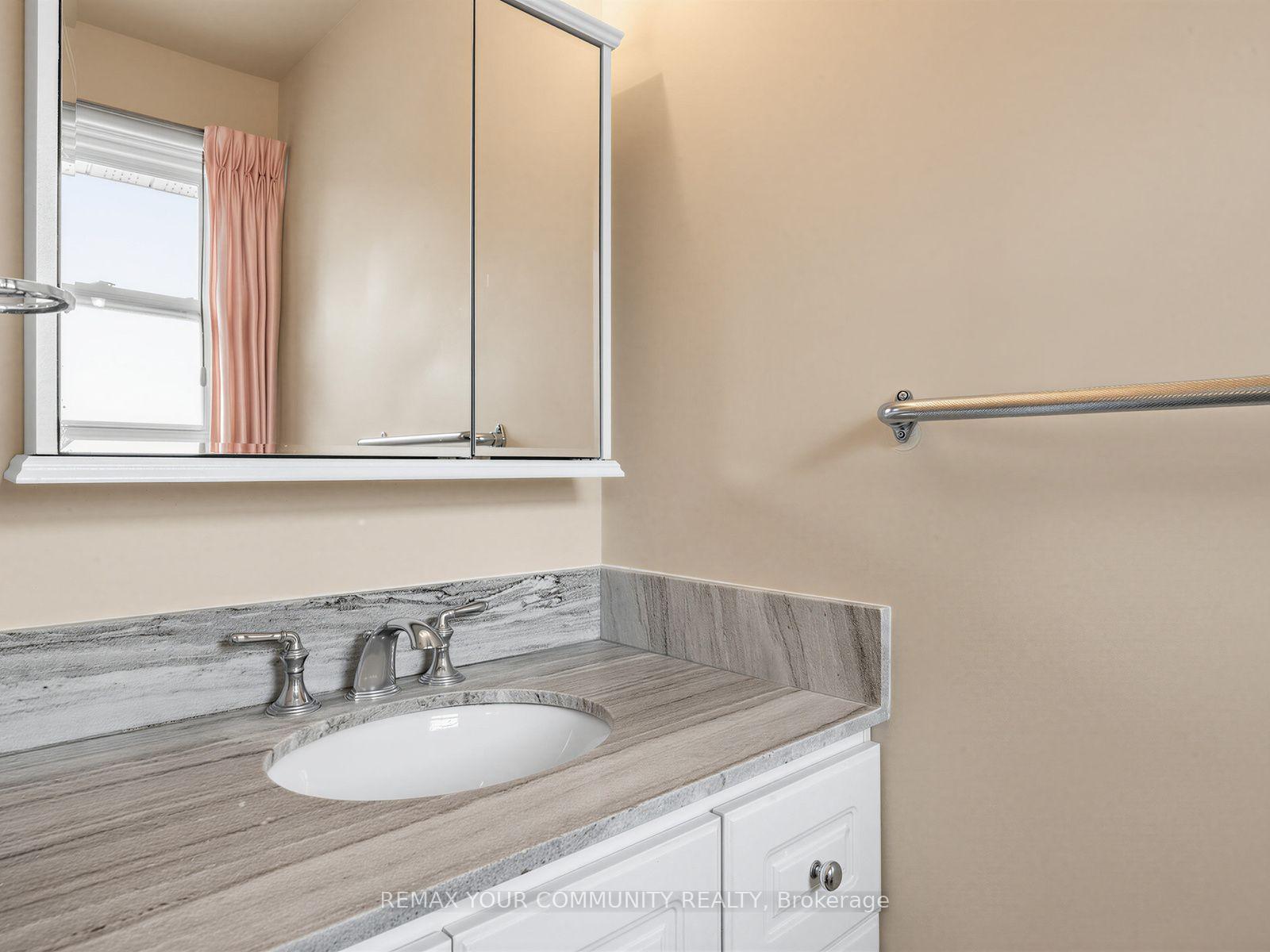 Photo 24 of 182 Bay Thorn Drive, Markham, Royal Orchard — HOMEH