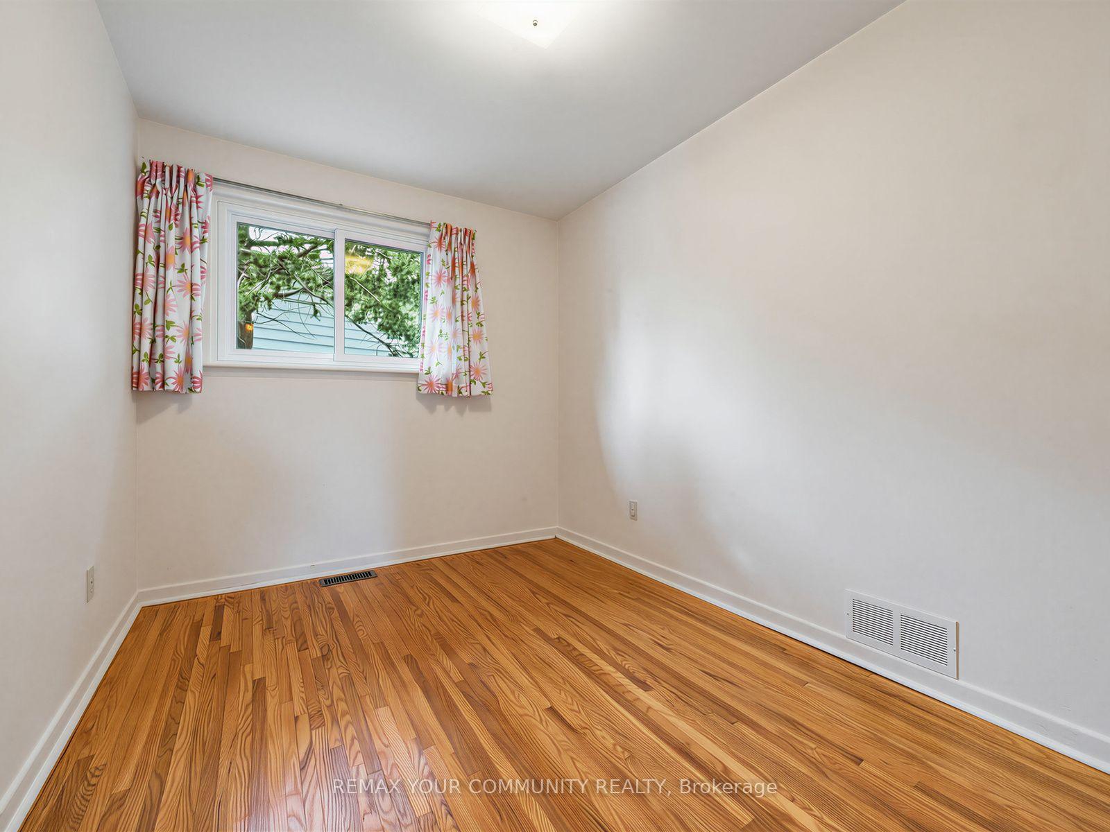 Photo 25 of 182 Bay Thorn Drive, Markham, Royal Orchard — HOMEH