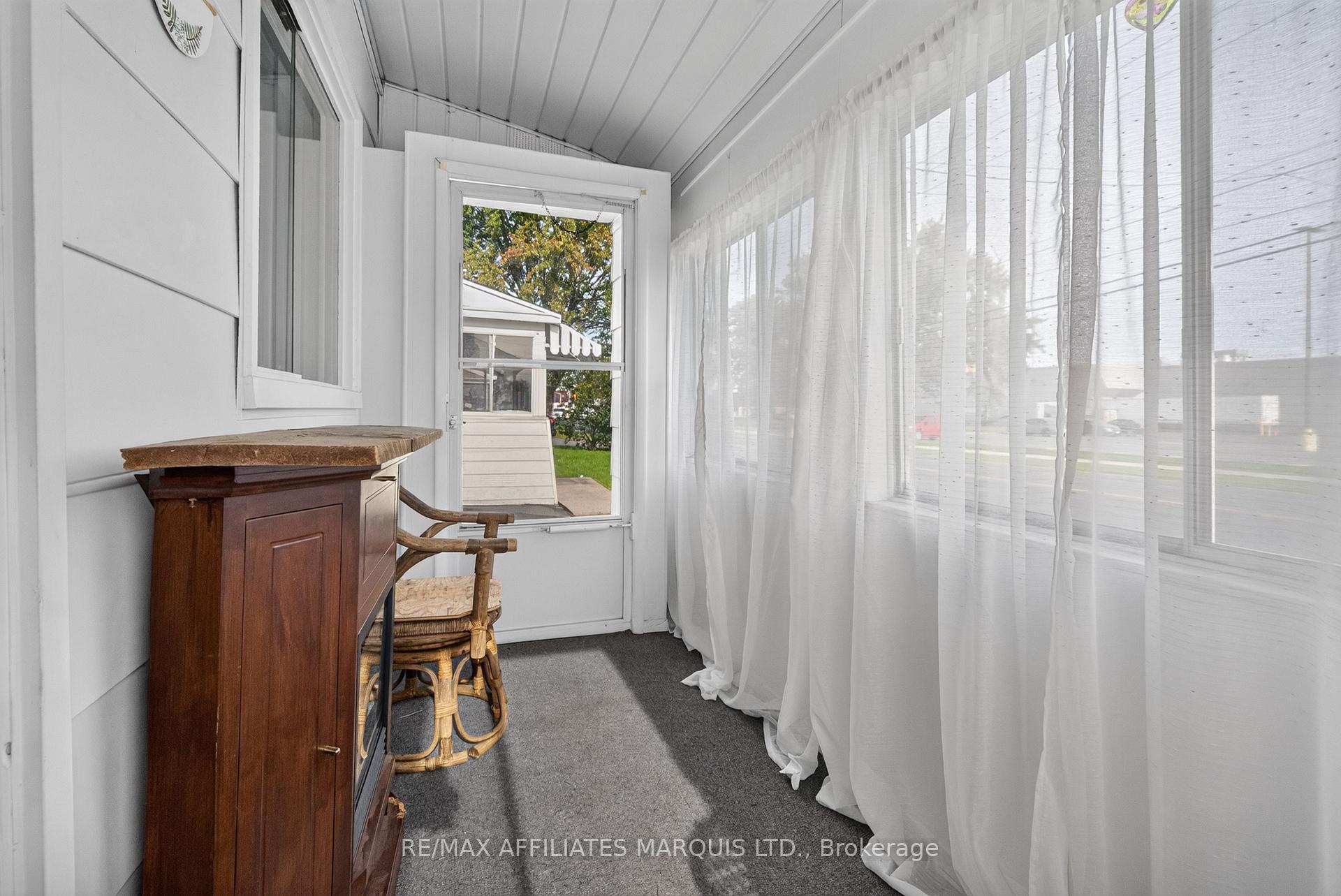 Photo 3 of 41 Eleventh Street E, Cornwall, Cornwall — HOMEH