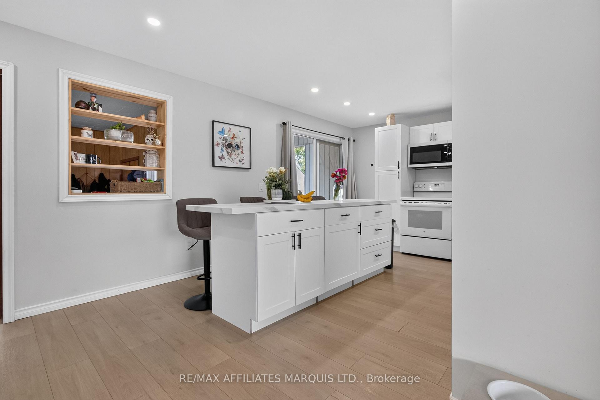 Photo 10 of 41 Eleventh Street E, Cornwall, Cornwall — HOMEH