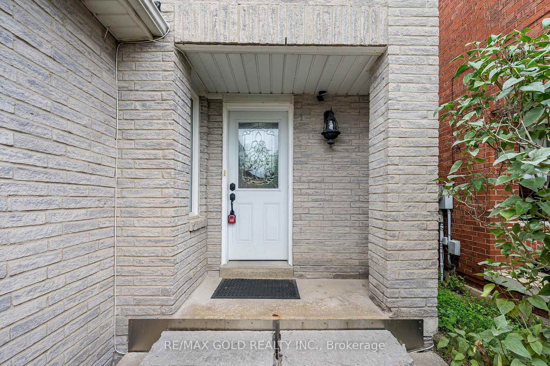 Photo 4 of 329 Howard Crescent, Orangeville — HOMEH