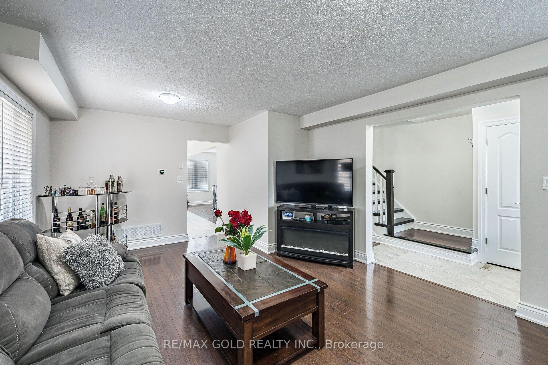 Photo 7 of 329 Howard Crescent, Orangeville — HOMEH