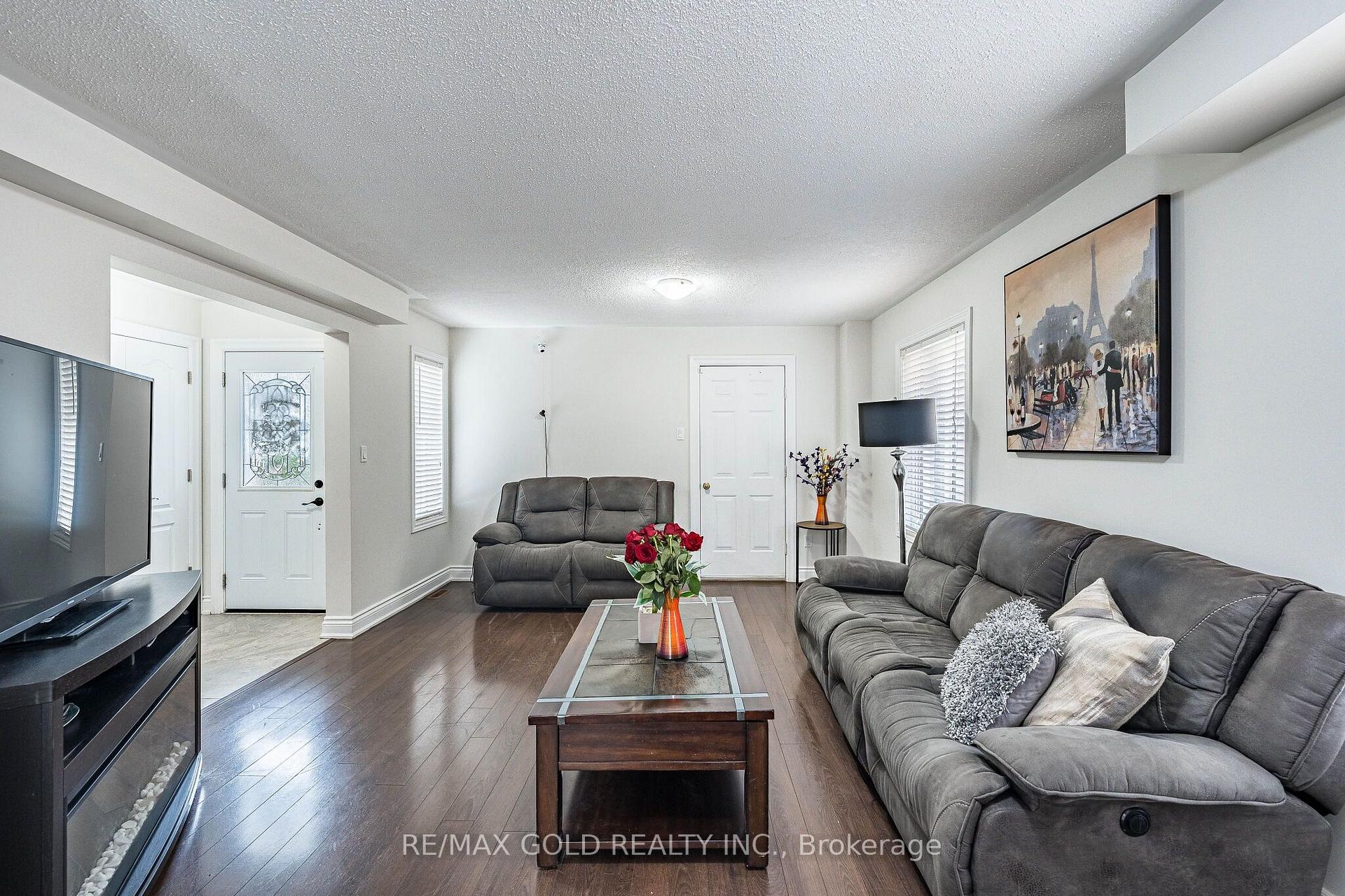 Photo 8 of 329 Howard Crescent, Orangeville — HOMEH