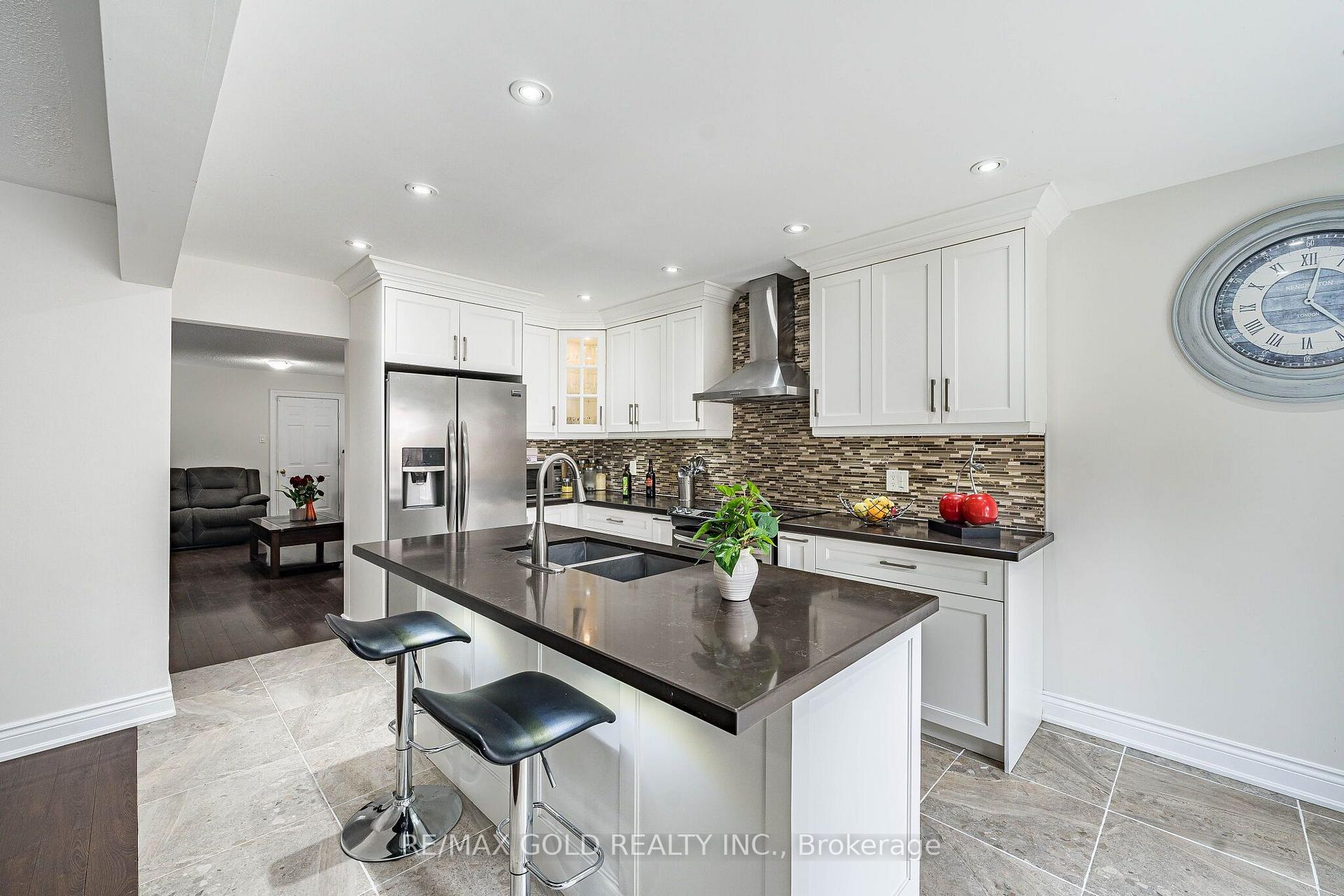 Photo 10 of 329 Howard Crescent, Orangeville — HOMEH