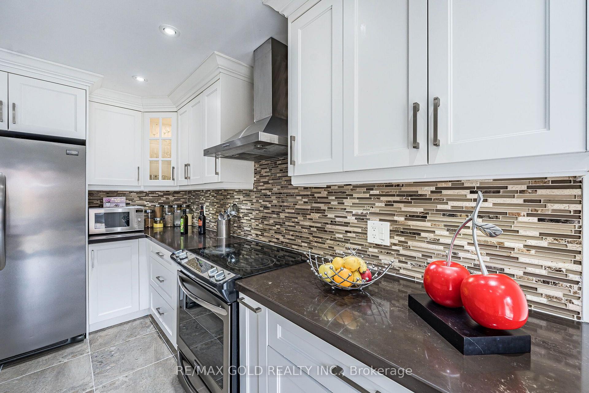 Photo 11 of 329 Howard Crescent, Orangeville — HOMEH