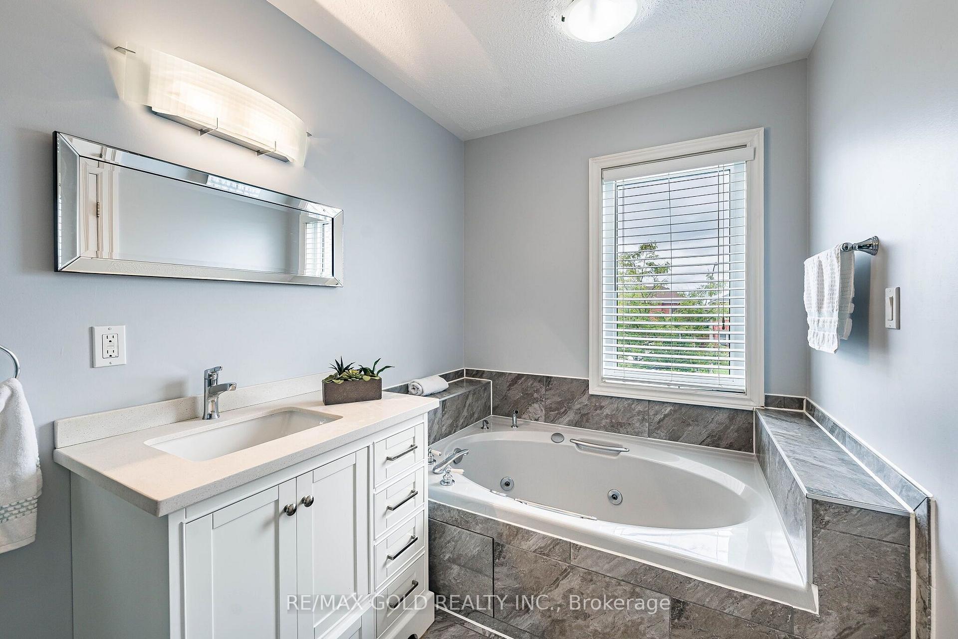 Photo 22 of 329 Howard Crescent, Orangeville — HOMEH