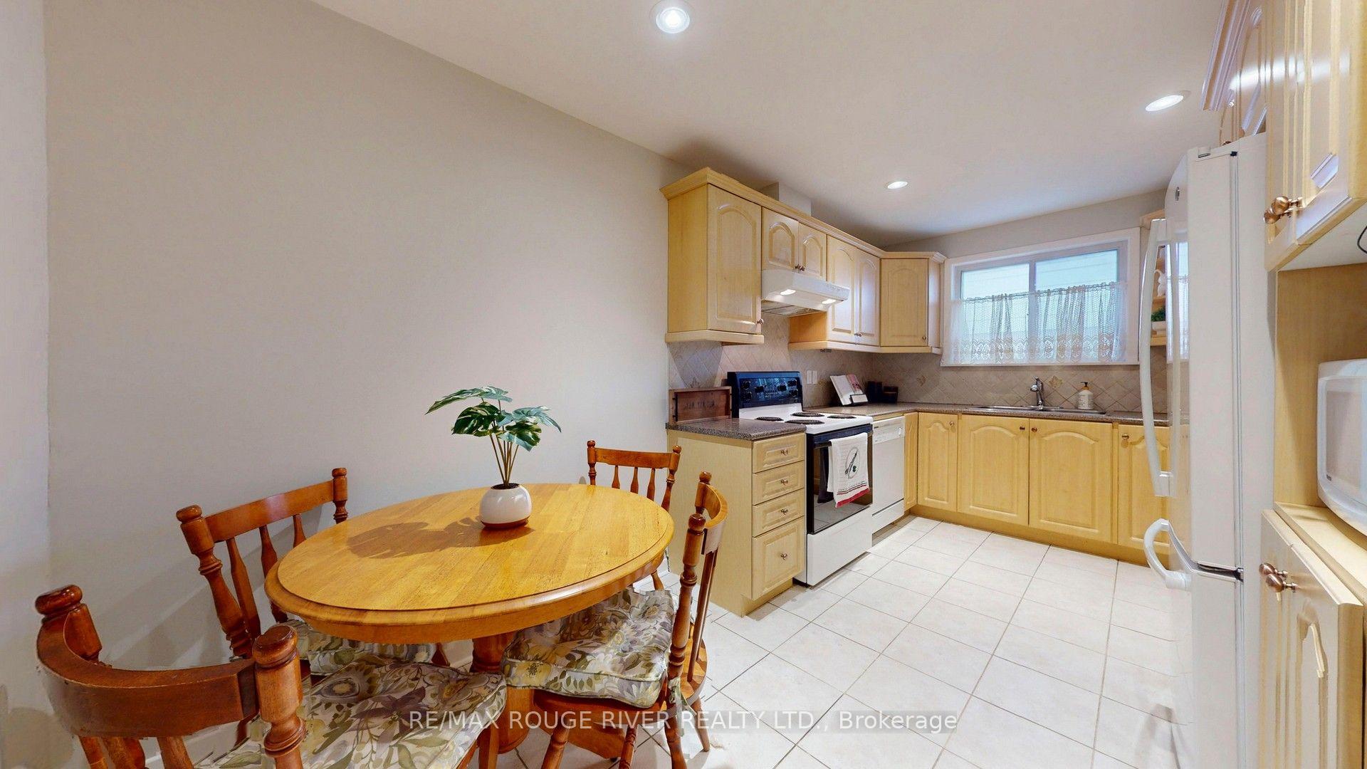 Photo 8 of 33 Pepper Tree Drive, Scarborough, Centennial Scarborough — HOMEH