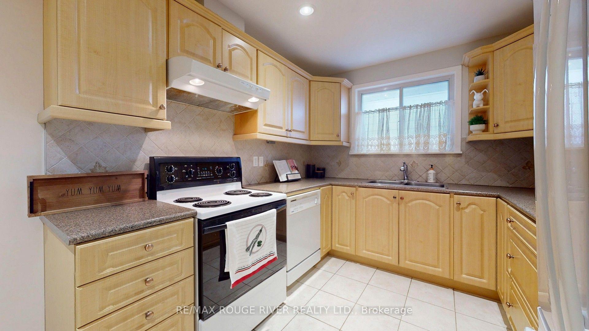 Photo 9 of 33 Pepper Tree Drive, Scarborough, Centennial Scarborough — HOMEH