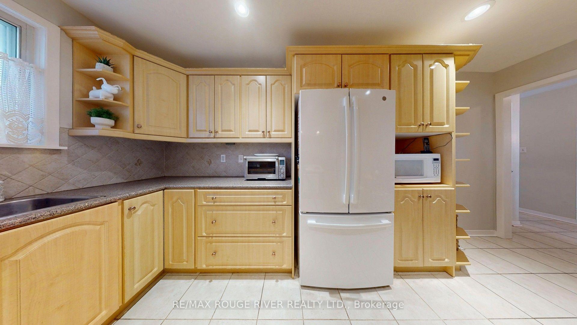 Photo 10 of 33 Pepper Tree Drive, Scarborough, Centennial Scarborough — HOMEH