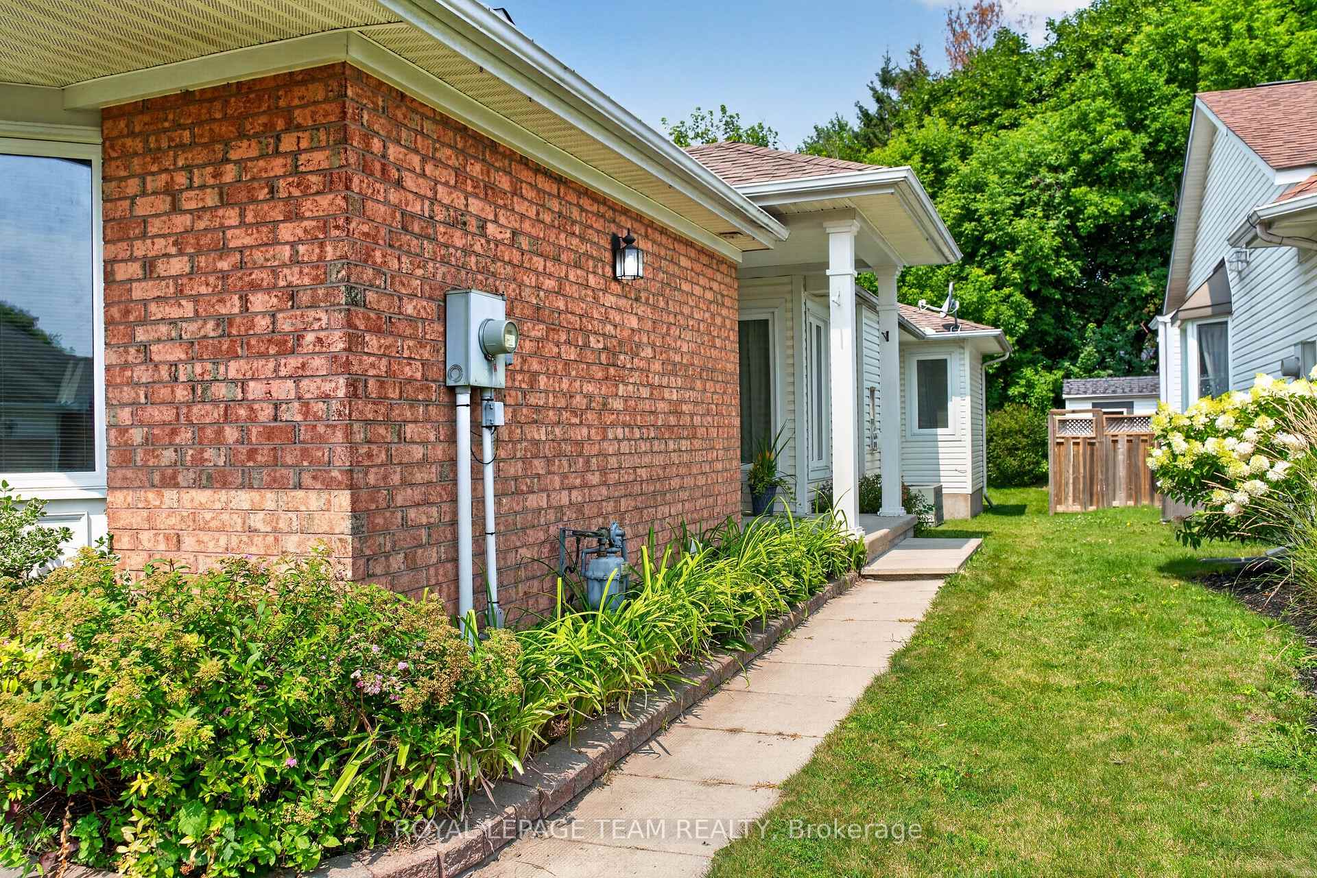 Photo 5 of 35 Billingham Crescent, Ottawa, Kanata - Morgan's Grant/South March — HOMEH