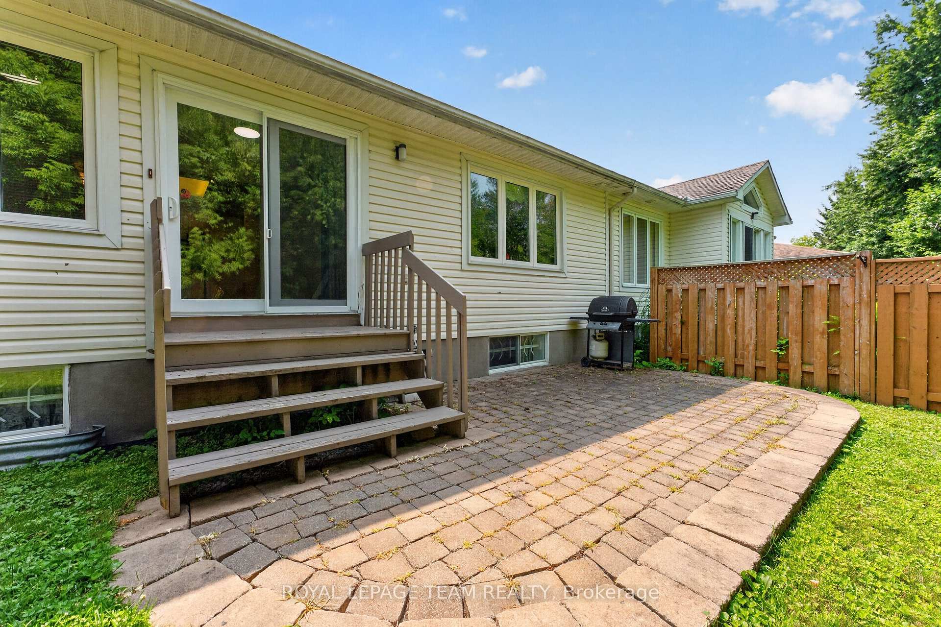 Photo 12 of 35 Billingham Crescent, Ottawa, Kanata - Morgan's Grant/South March — HOMEH