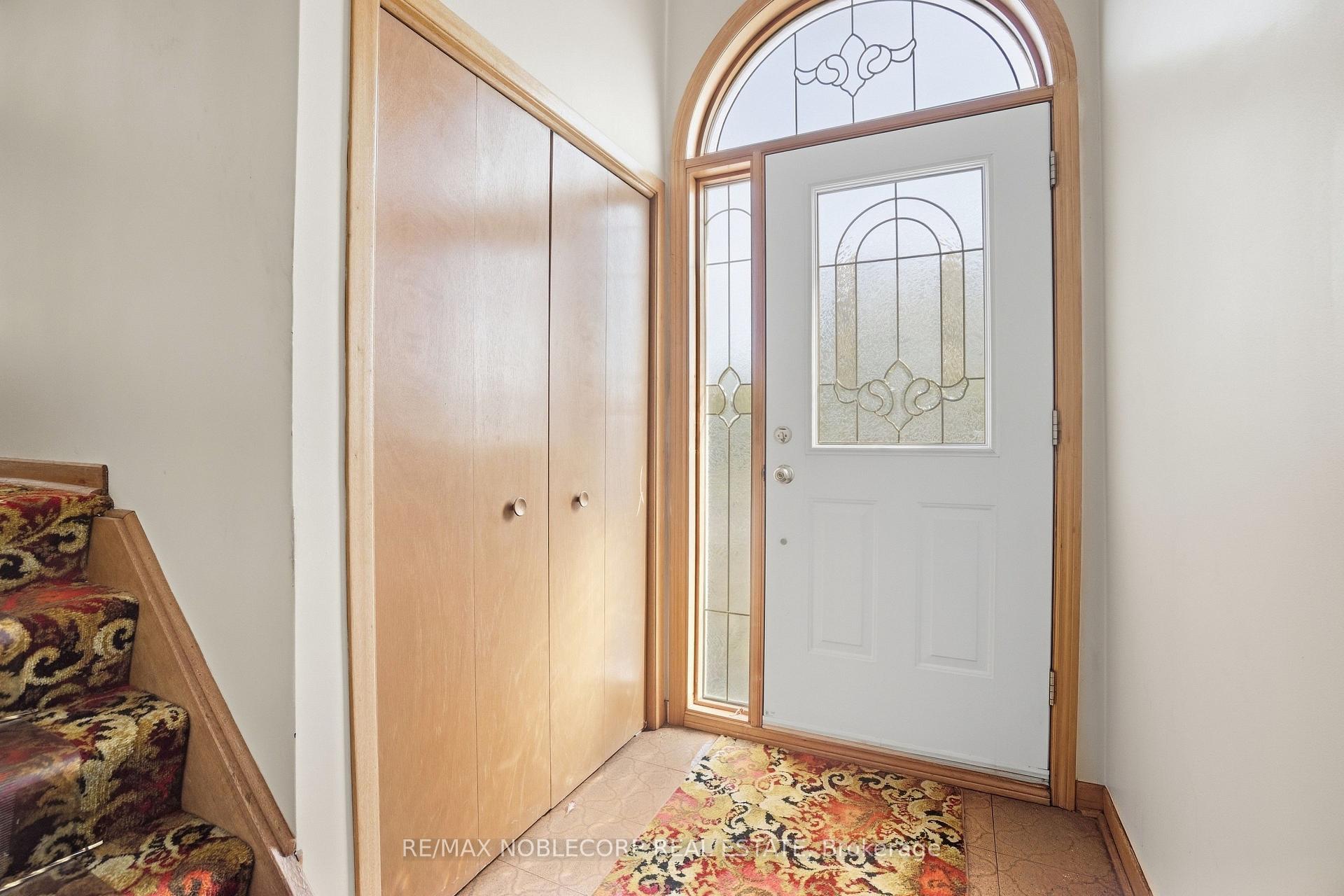 Photo 5 of 81 Blossom Crescent, North York, Glenfield-Jane Heights — HOMEH