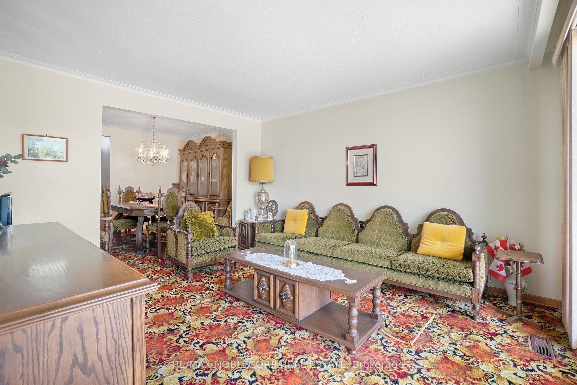 Photo 8 of 81 Blossom Crescent, North York, Glenfield-Jane Heights — HOMEH