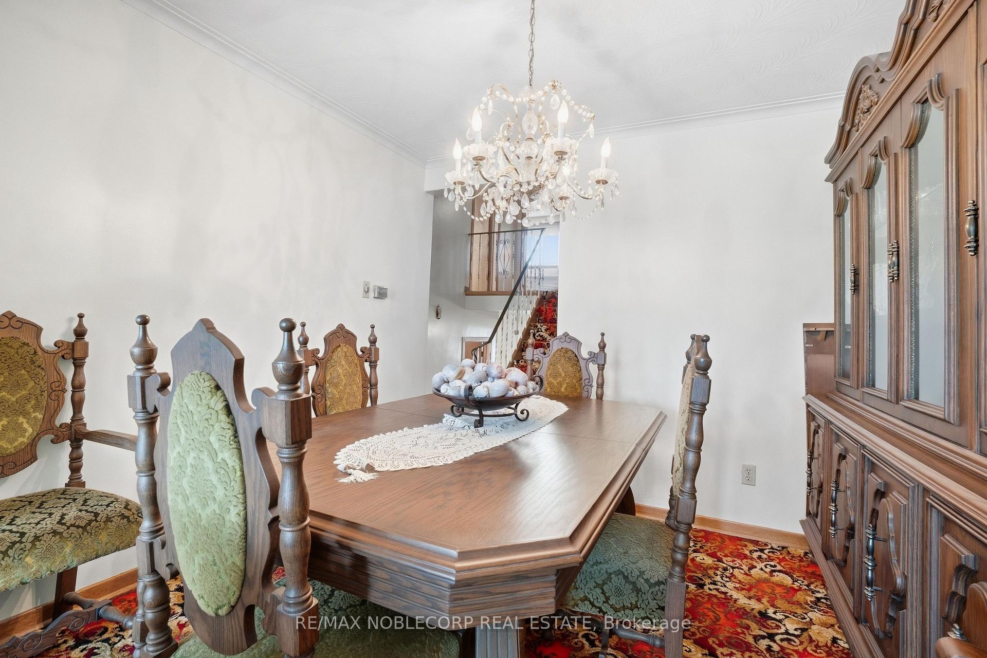 Photo 10 of 81 Blossom Crescent, North York, Glenfield-Jane Heights — HOMEH