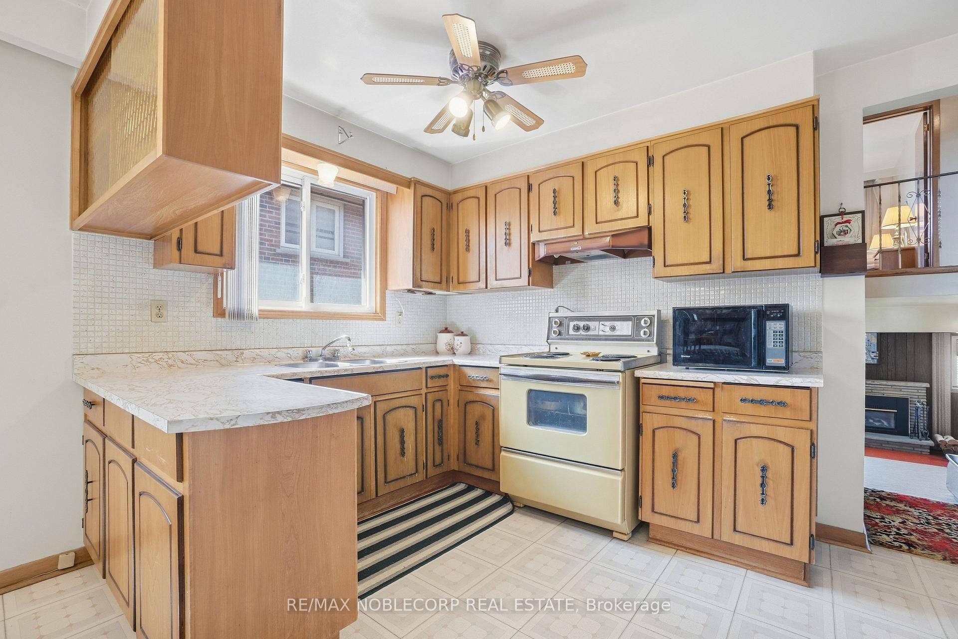 Photo 15 of 81 Blossom Crescent, North York, Glenfield-Jane Heights — HOMEH