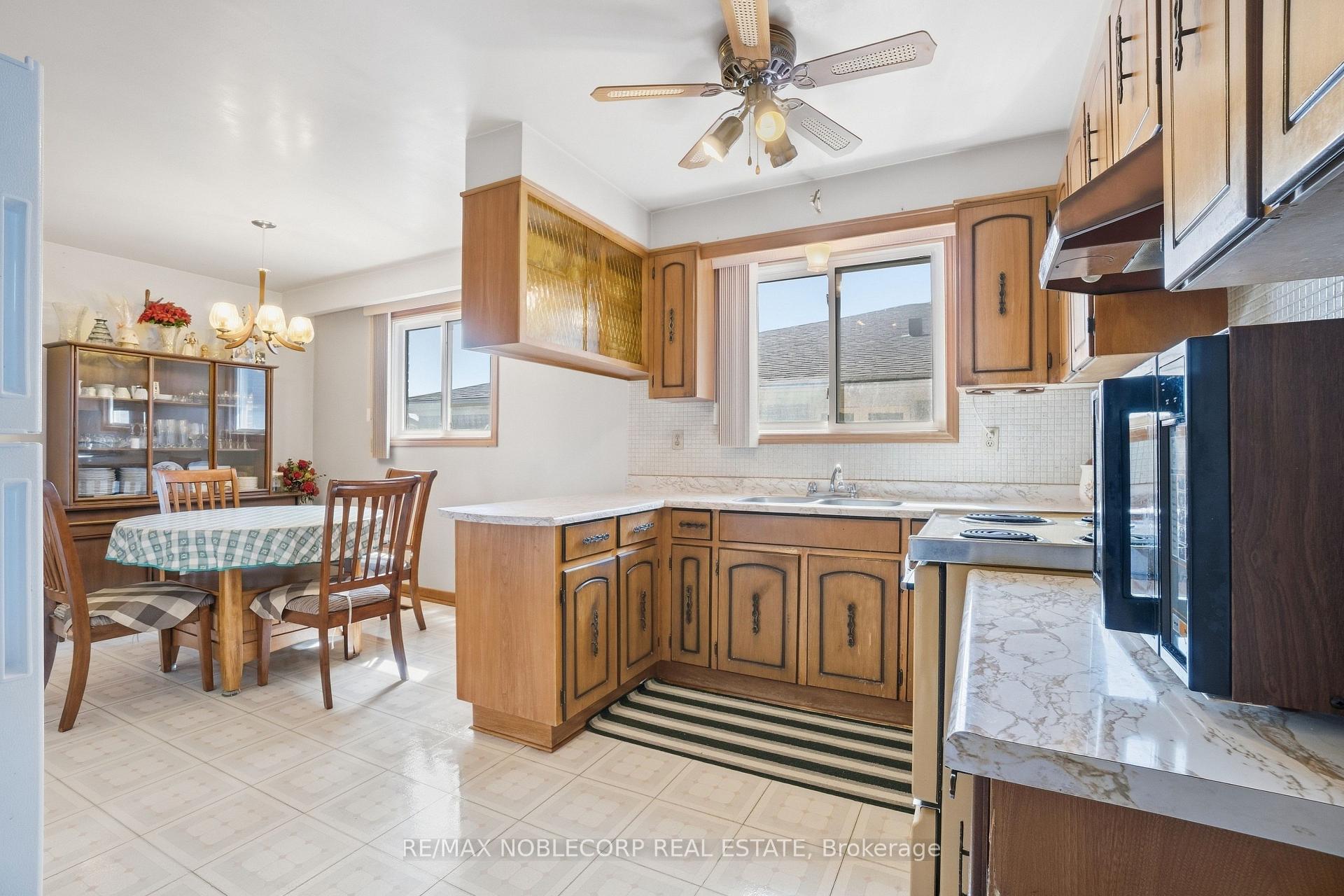 Photo 16 of 81 Blossom Crescent, North York, Glenfield-Jane Heights — HOMEH