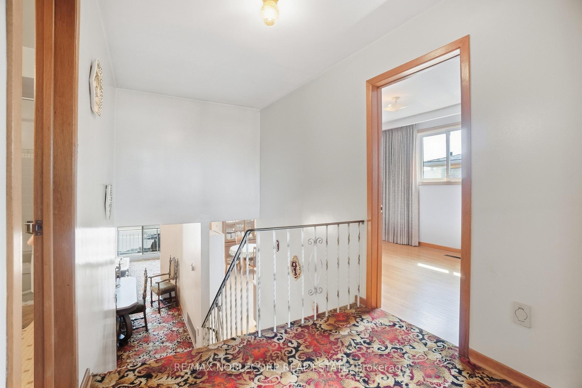Photo 18 of 81 Blossom Crescent, North York, Glenfield-Jane Heights — HOMEH