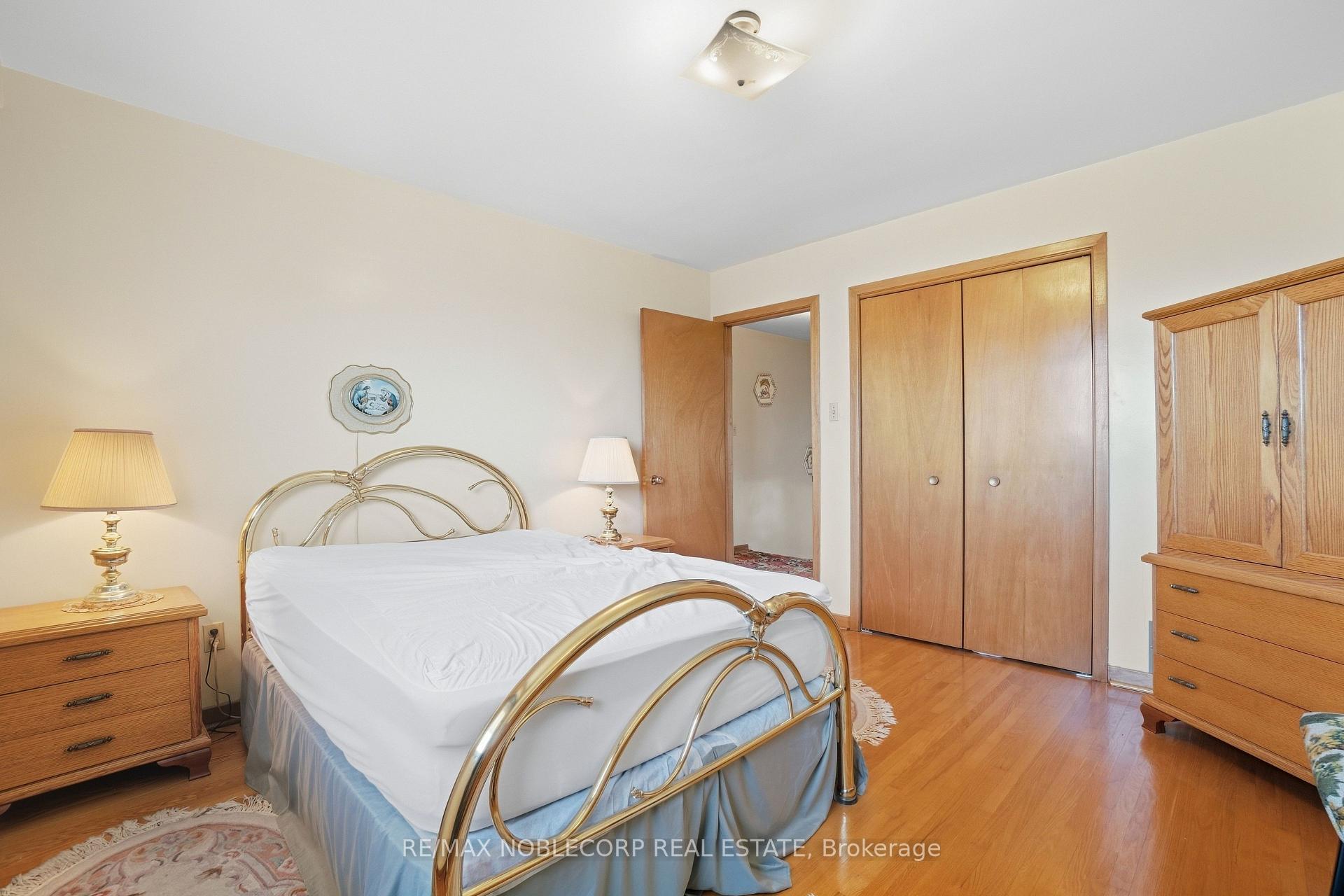 Photo 20 of 81 Blossom Crescent, North York, Glenfield-Jane Heights — HOMEH