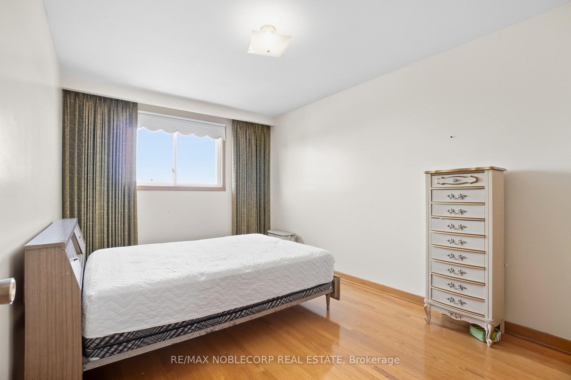 Photo 21 of 81 Blossom Crescent, North York, Glenfield-Jane Heights — HOMEH