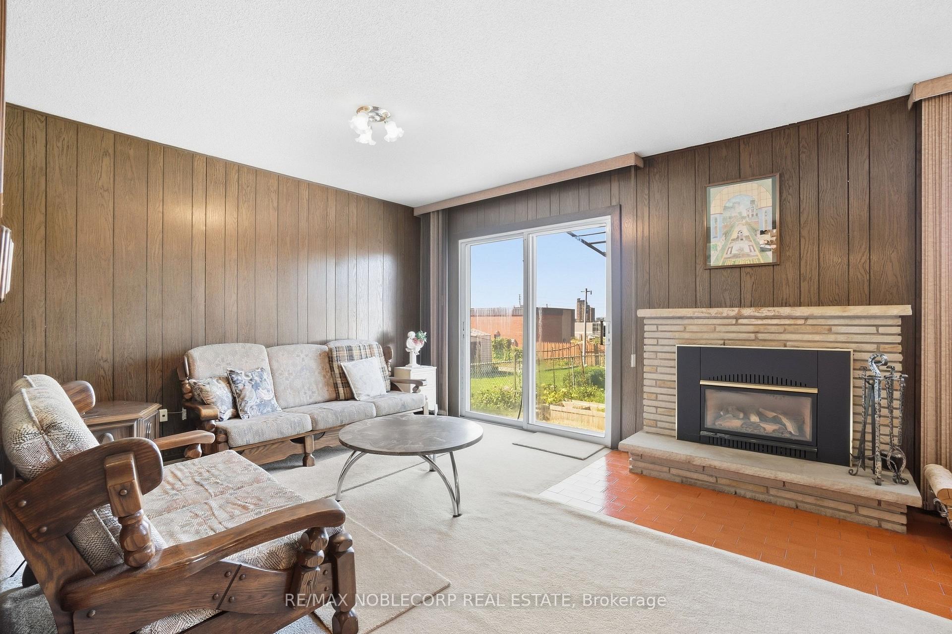 Photo 25 of 81 Blossom Crescent, North York, Glenfield-Jane Heights — HOMEH