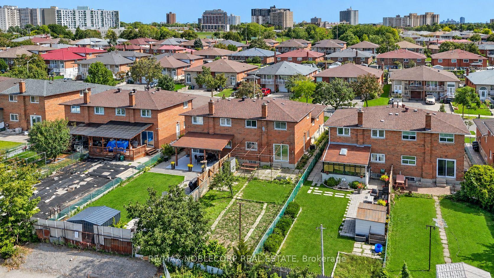 Photo 35 of 81 Blossom Crescent, North York, Glenfield-Jane Heights — HOMEH