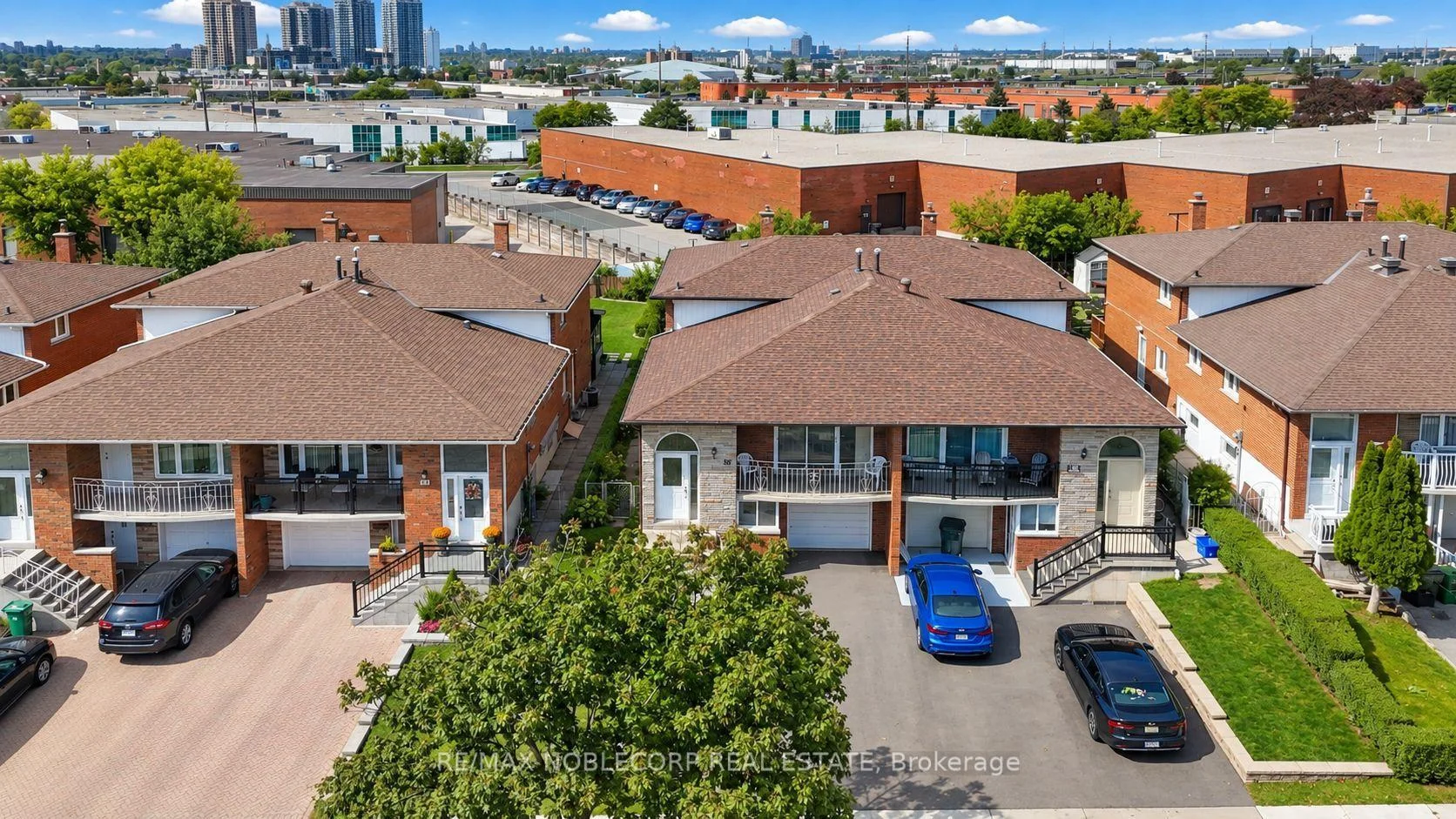 Photo 4 of 81 Blossom Crescent, North York, Glenfield-Jane Heights — HOMEH