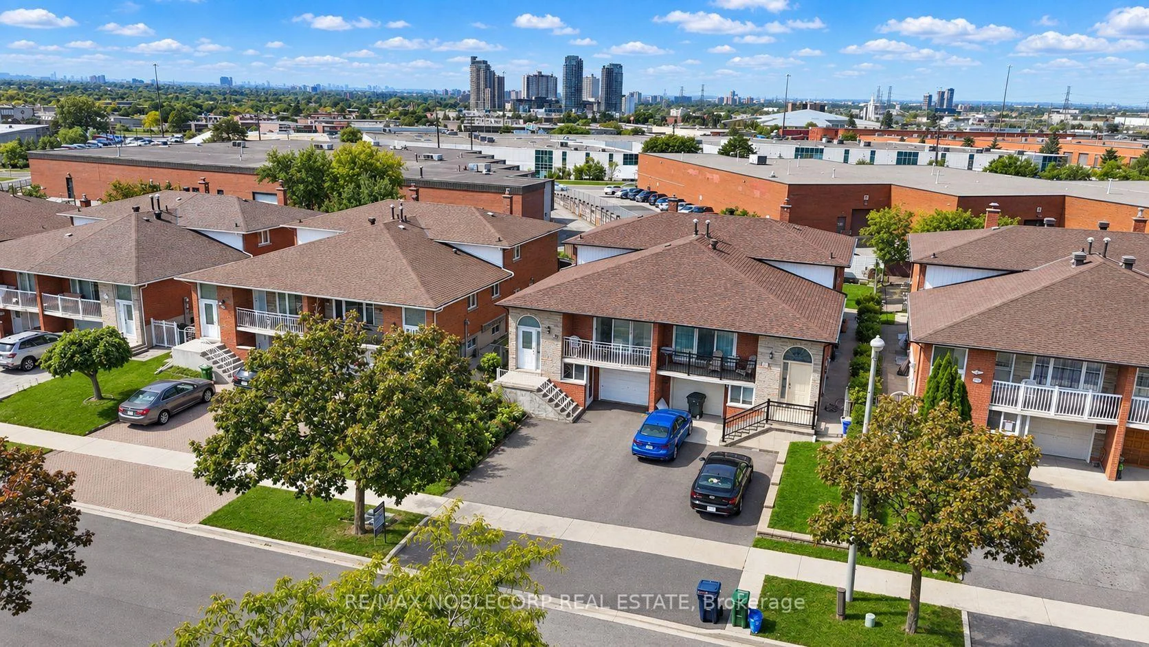 Photo 6 of 81 Blossom Crescent, North York, Glenfield-Jane Heights — HOMEH