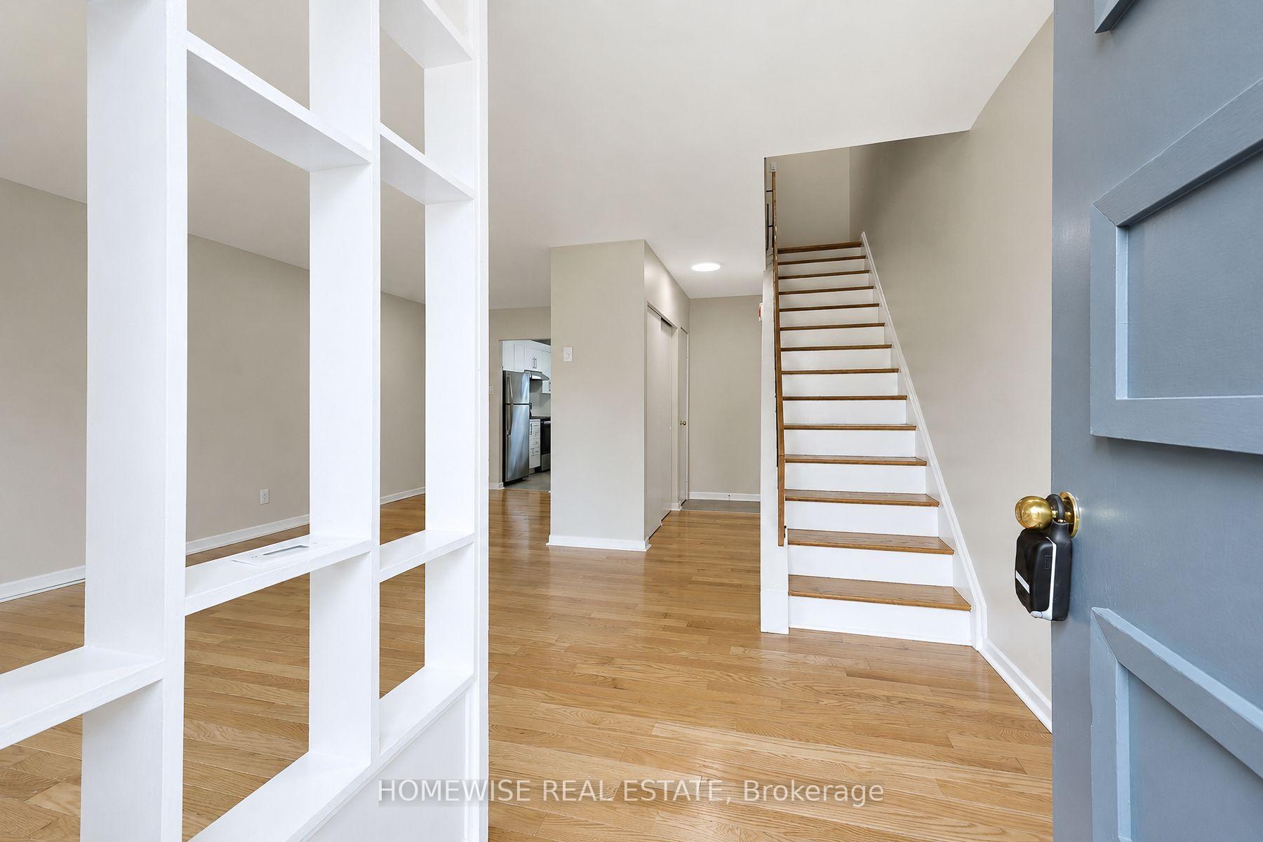 Photo 2 of Unit 40, 1350 Winding Trail, Mississauga, Applewood — HOMEH