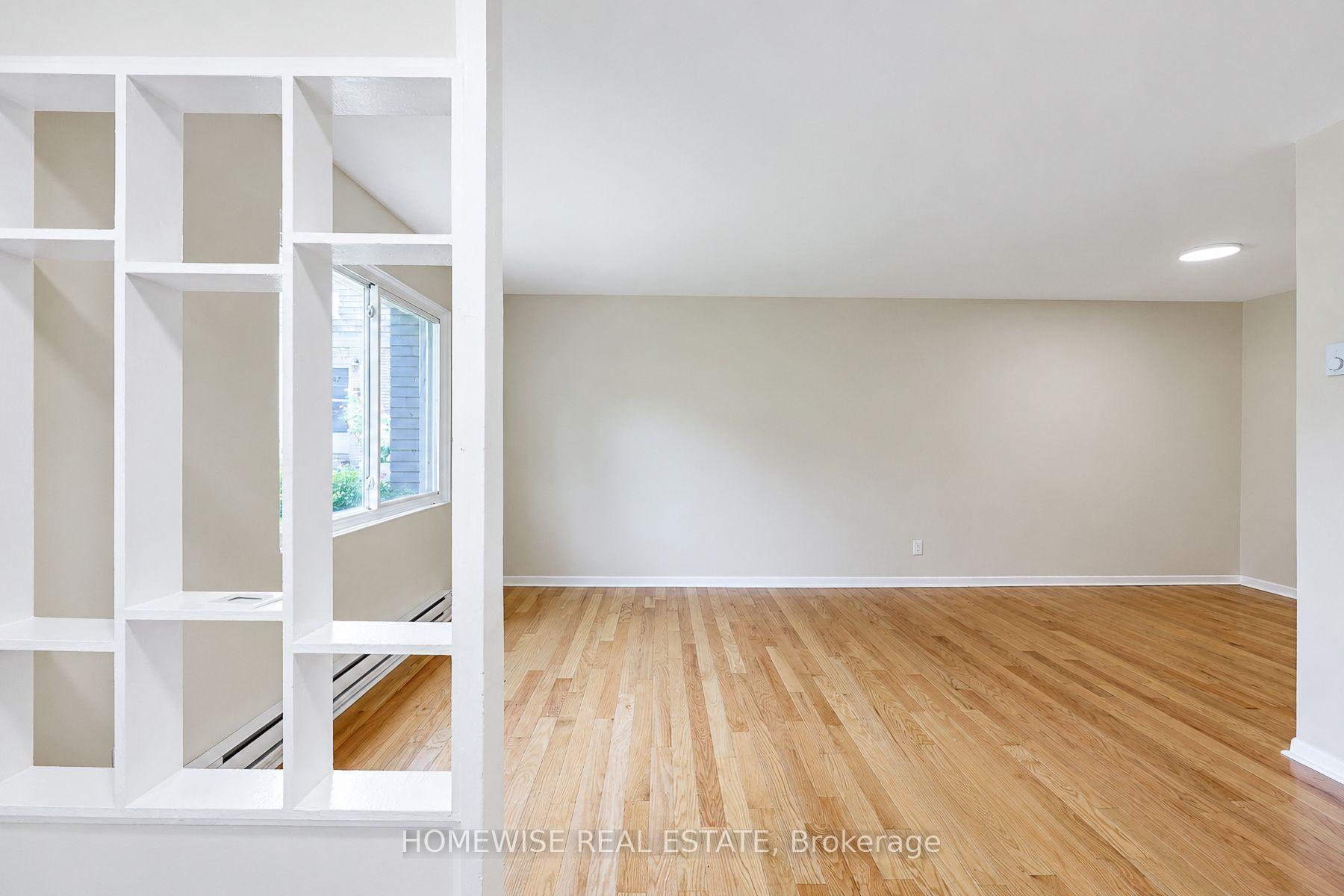 Photo 3 of Unit 40, 1350 Winding Trail, Mississauga, Applewood — HOMEH