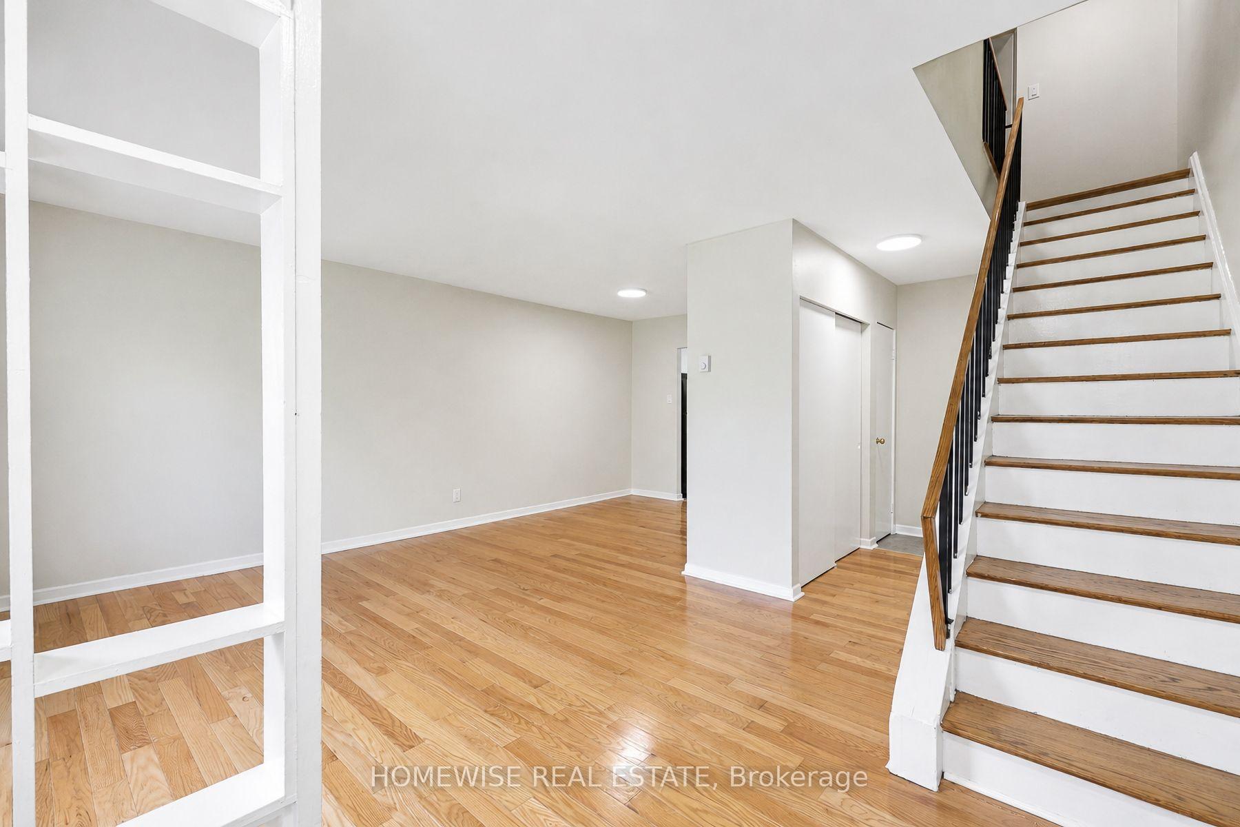 Photo 5 of Unit 40, 1350 Winding Trail, Mississauga, Applewood — HOMEH