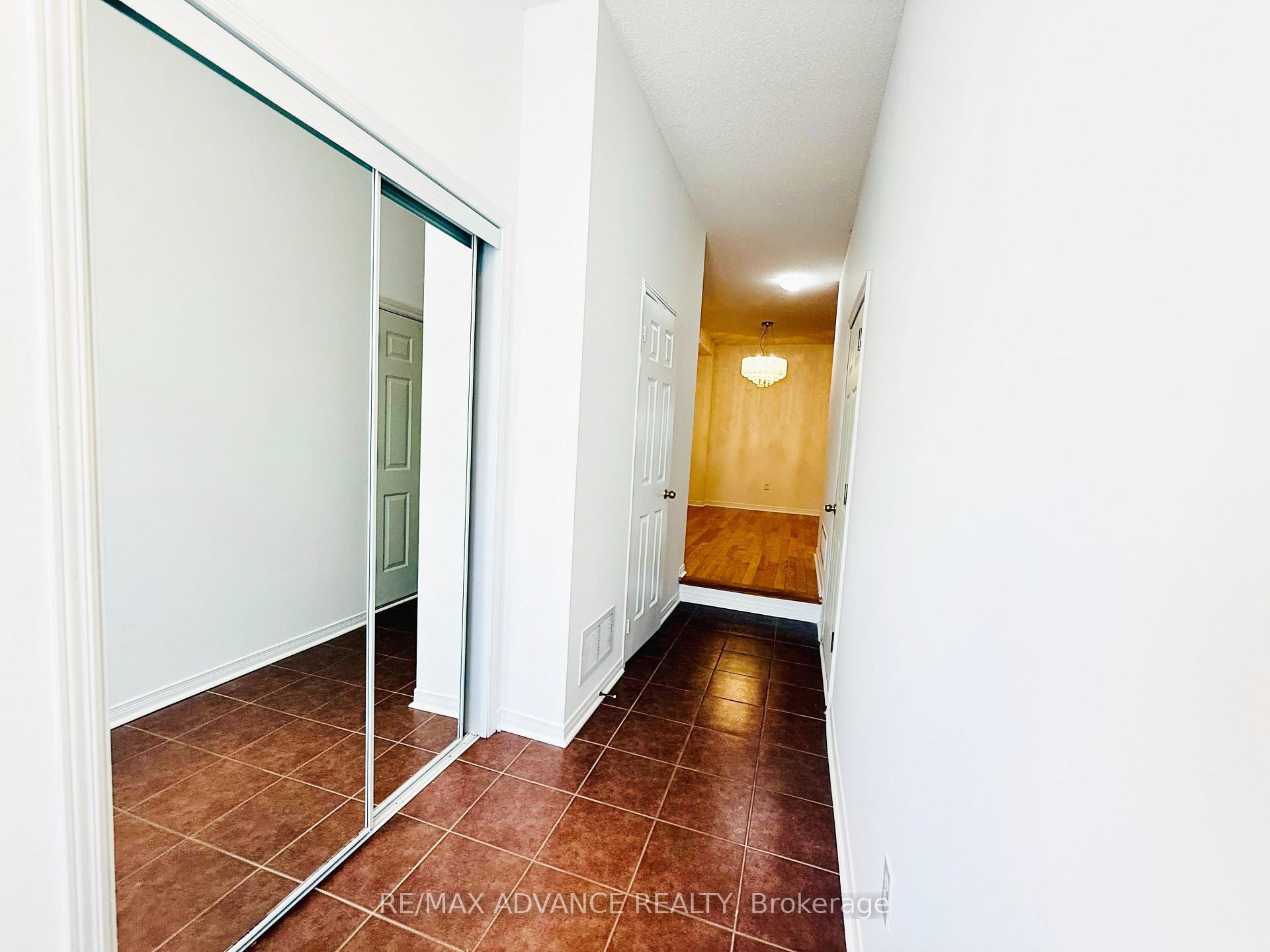 Photo 2 of 137 Laramie Crescent, Vaughan, Patterson — HOMEH