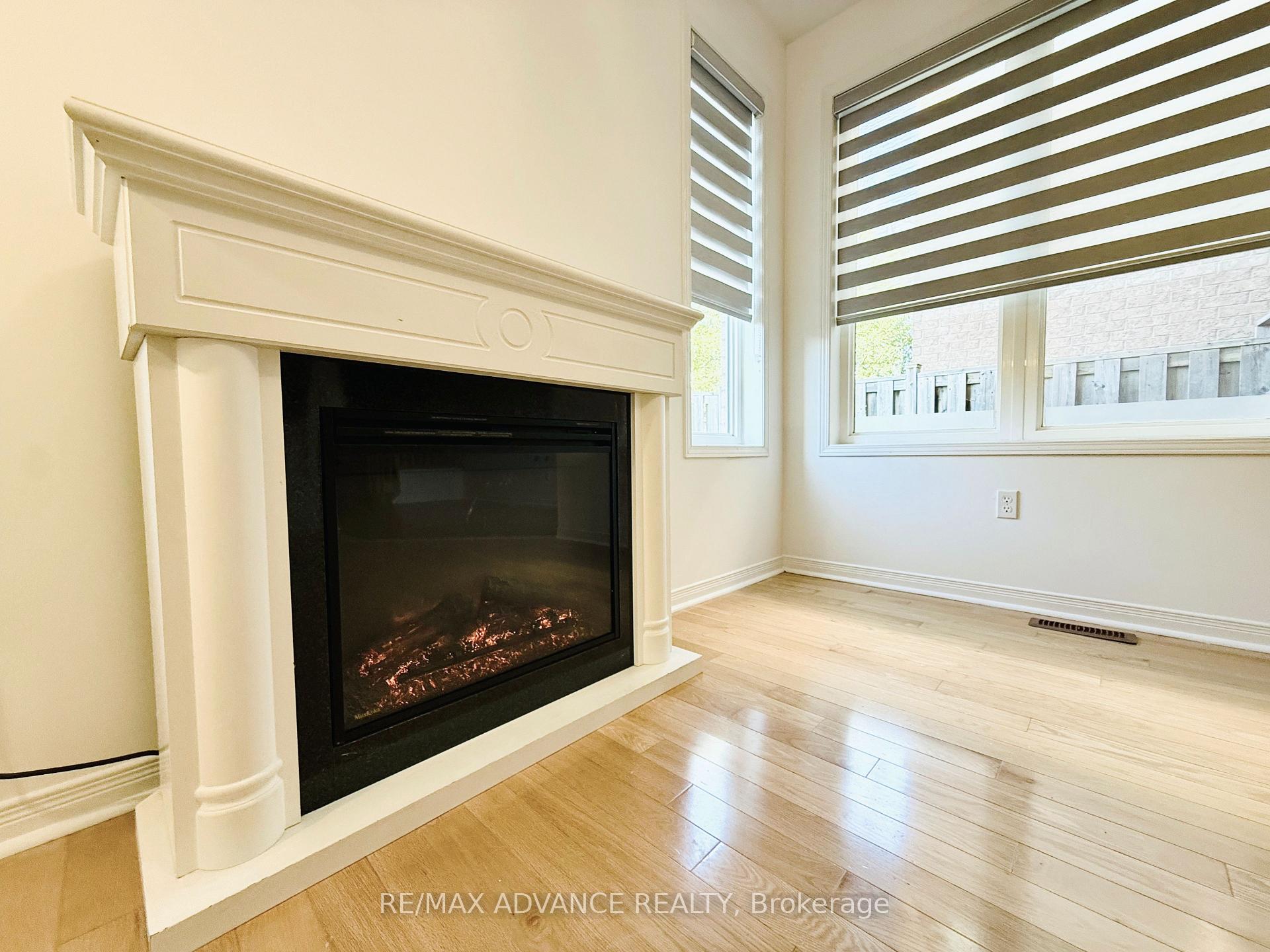 Photo 6 of 137 Laramie Crescent, Vaughan, Patterson — HOMEH