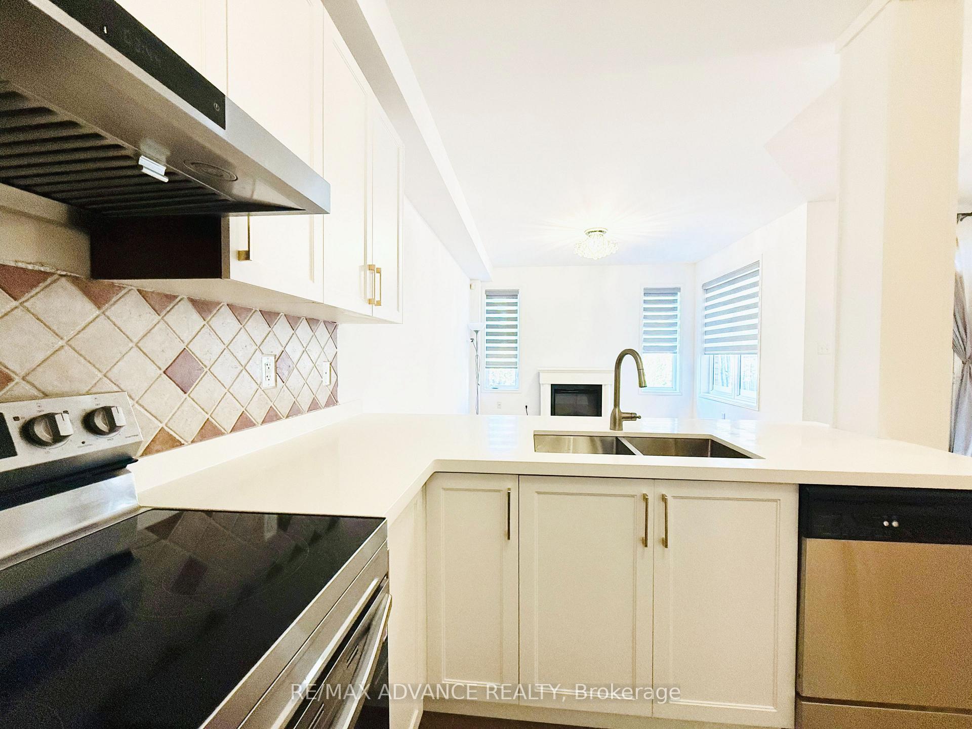 Photo 8 of 137 Laramie Crescent, Vaughan, Patterson — HOMEH