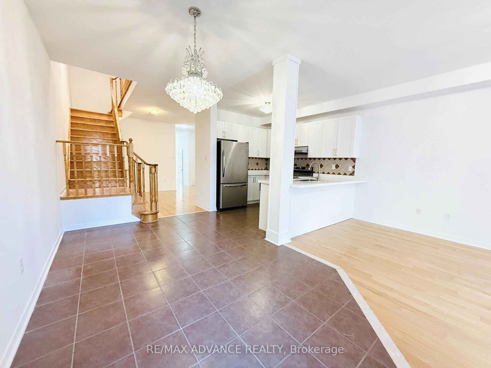 Photo 7 of 137 Laramie Crescent, Vaughan, Patterson — HOMEH