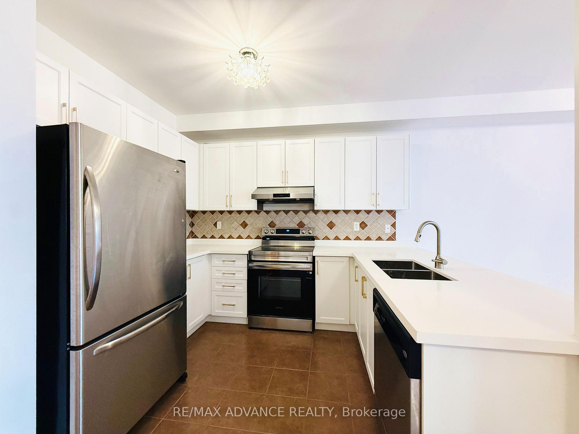 Photo 9 of 137 Laramie Crescent, Vaughan, Patterson — HOMEH