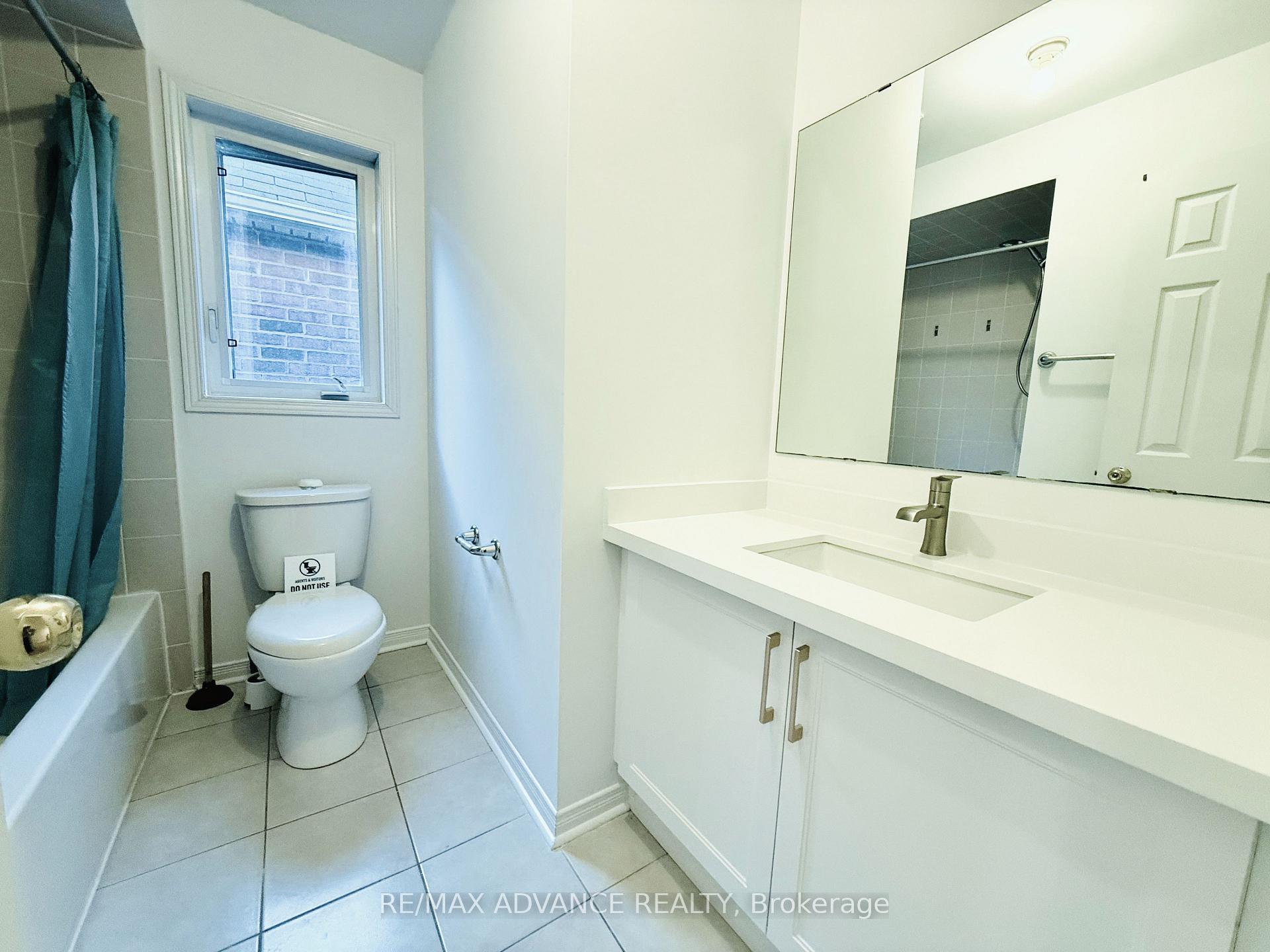 Photo 12 of 137 Laramie Crescent, Vaughan, Patterson — HOMEH