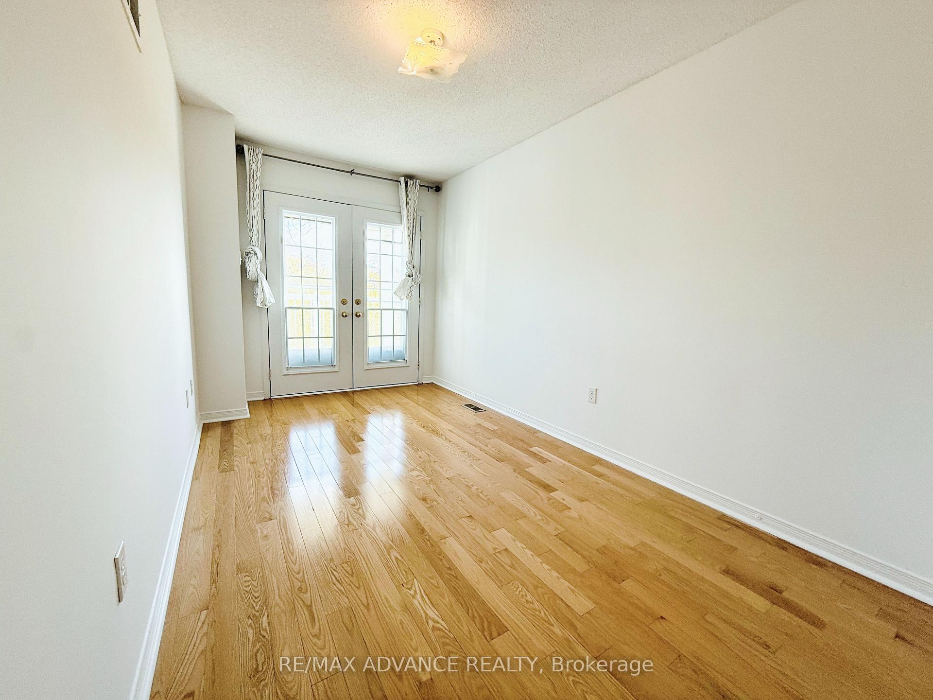 Photo 13 of 137 Laramie Crescent, Vaughan, Patterson — HOMEH