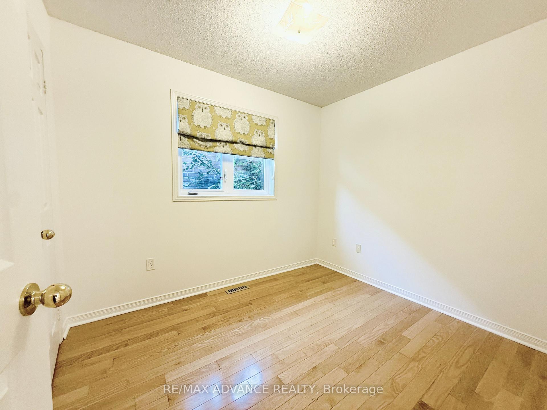 Photo 14 of 137 Laramie Crescent, Vaughan, Patterson — HOMEH